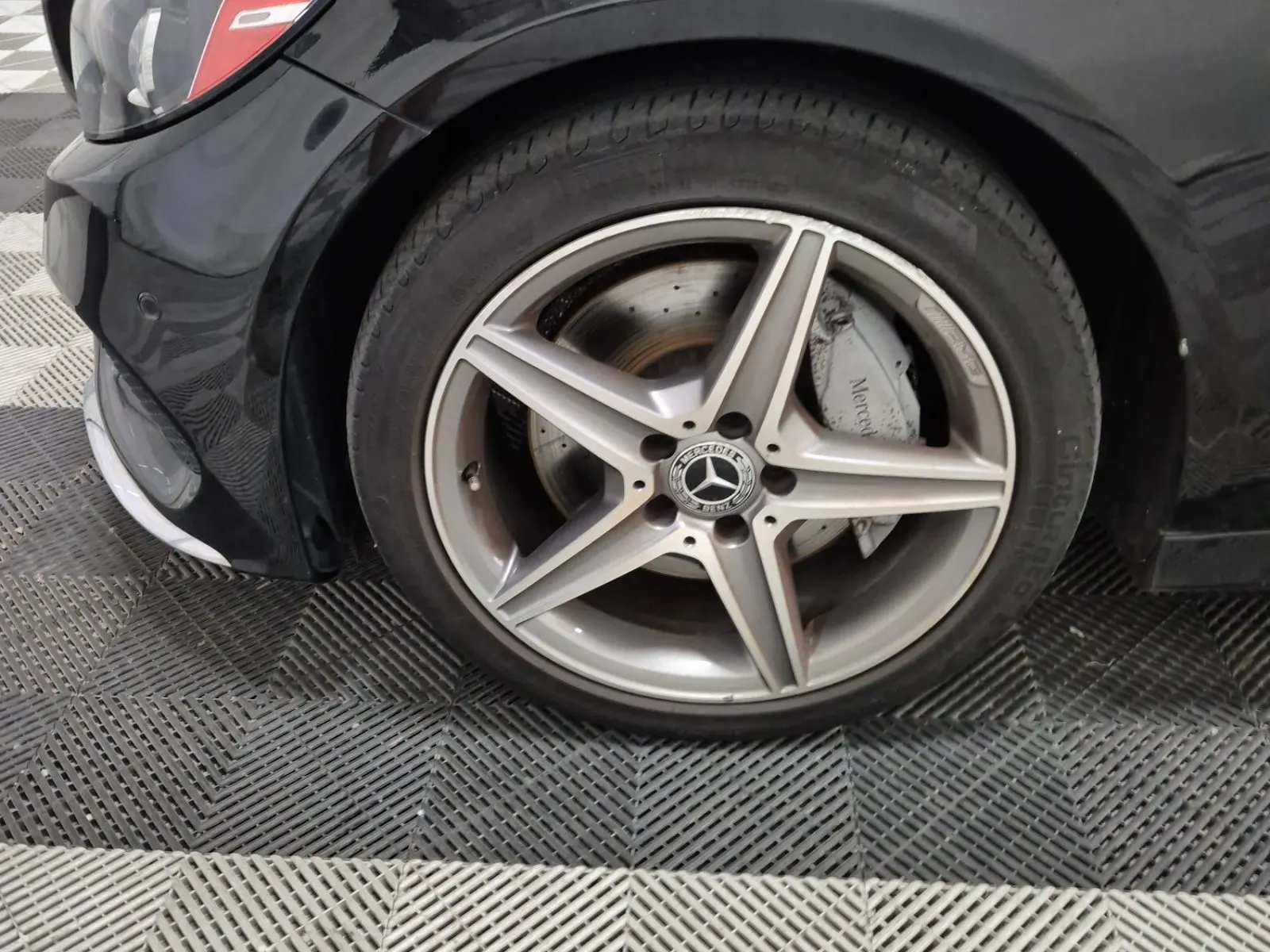 Front driver wheel/tire photo