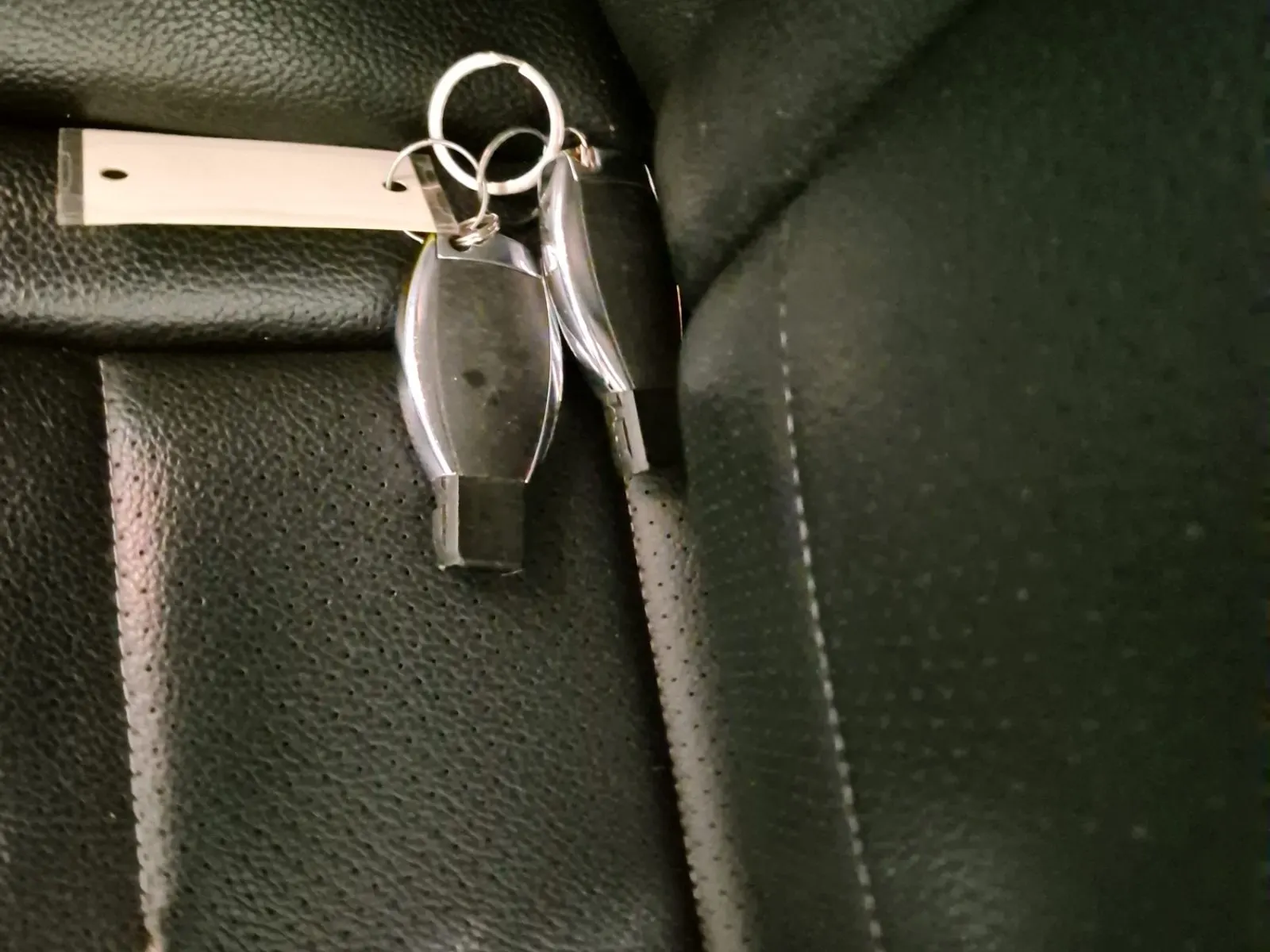Keys/Fobs/Manual Photo