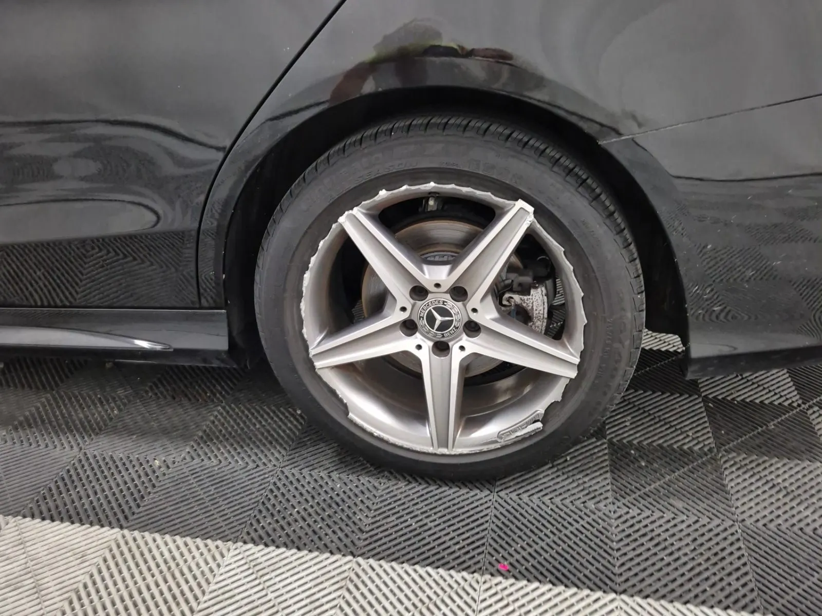 Left Rear Wheel/Tire Photo