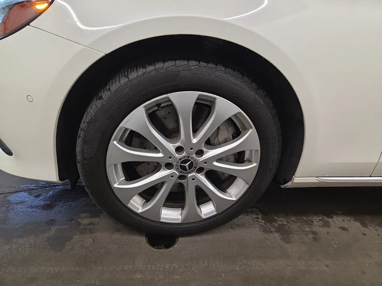 Front driver wheel/tire photo