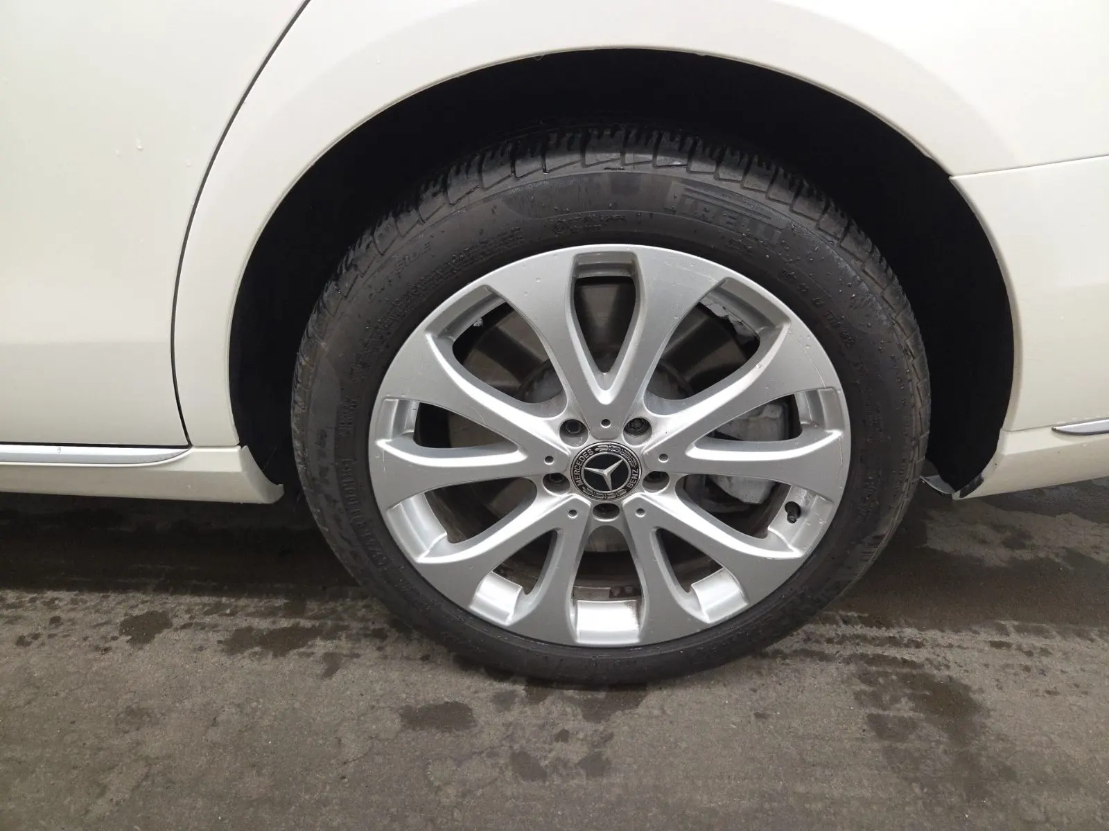 Left Rear Wheel/Tire Photo