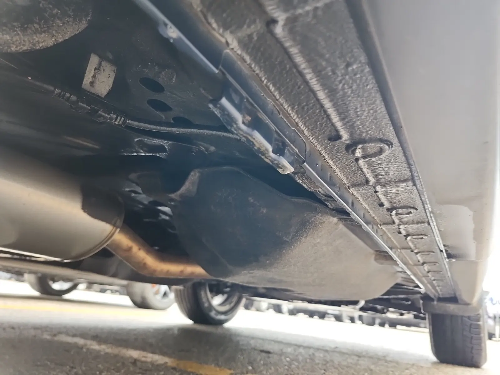 Undercarriage - Passenger Photo