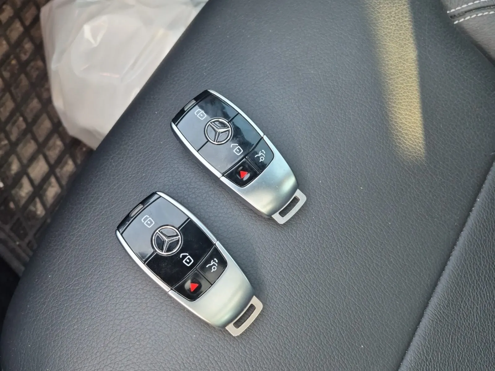 Keys/Fobs/Manual Photo