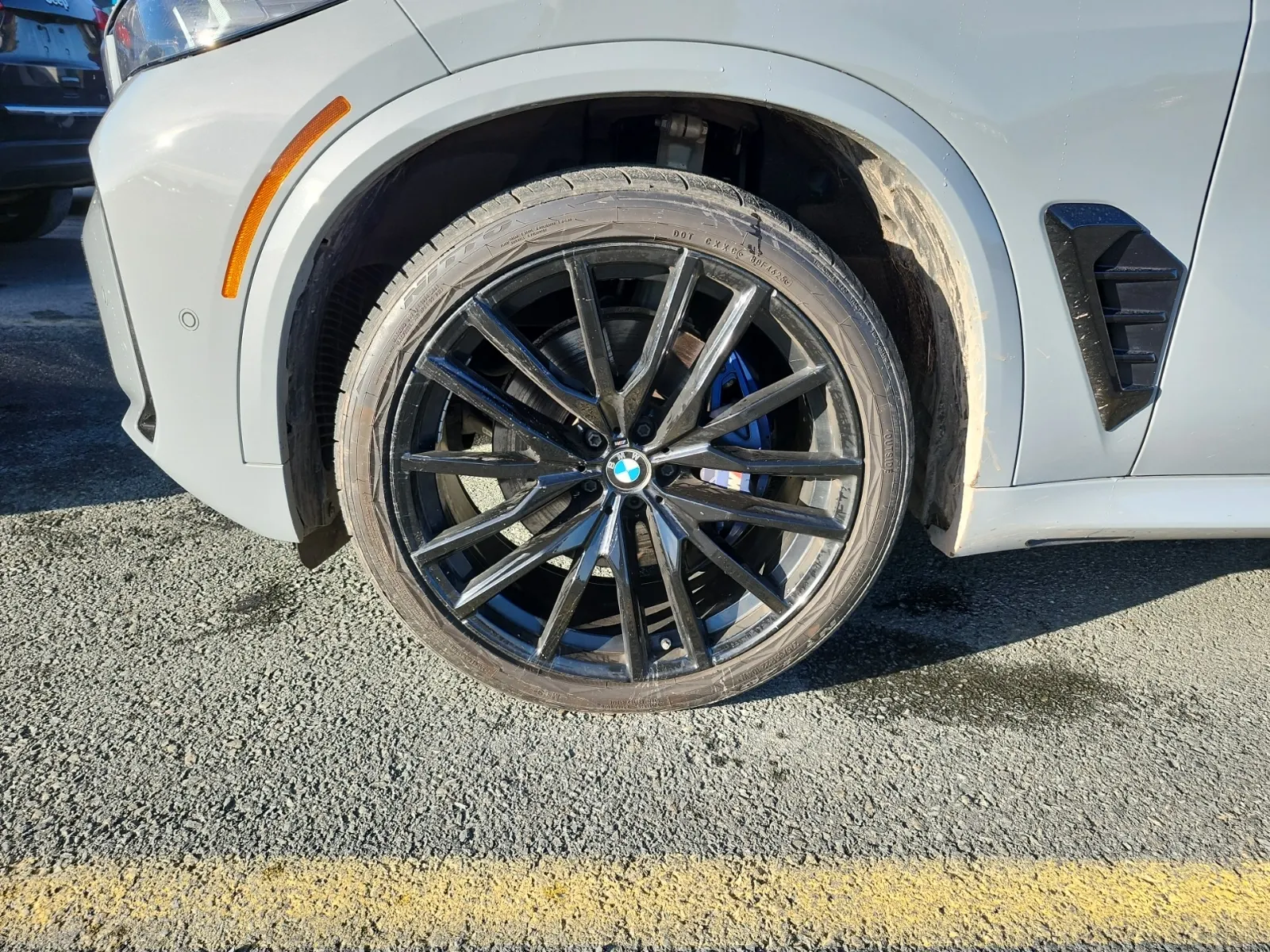 Front driver wheel/tire photo