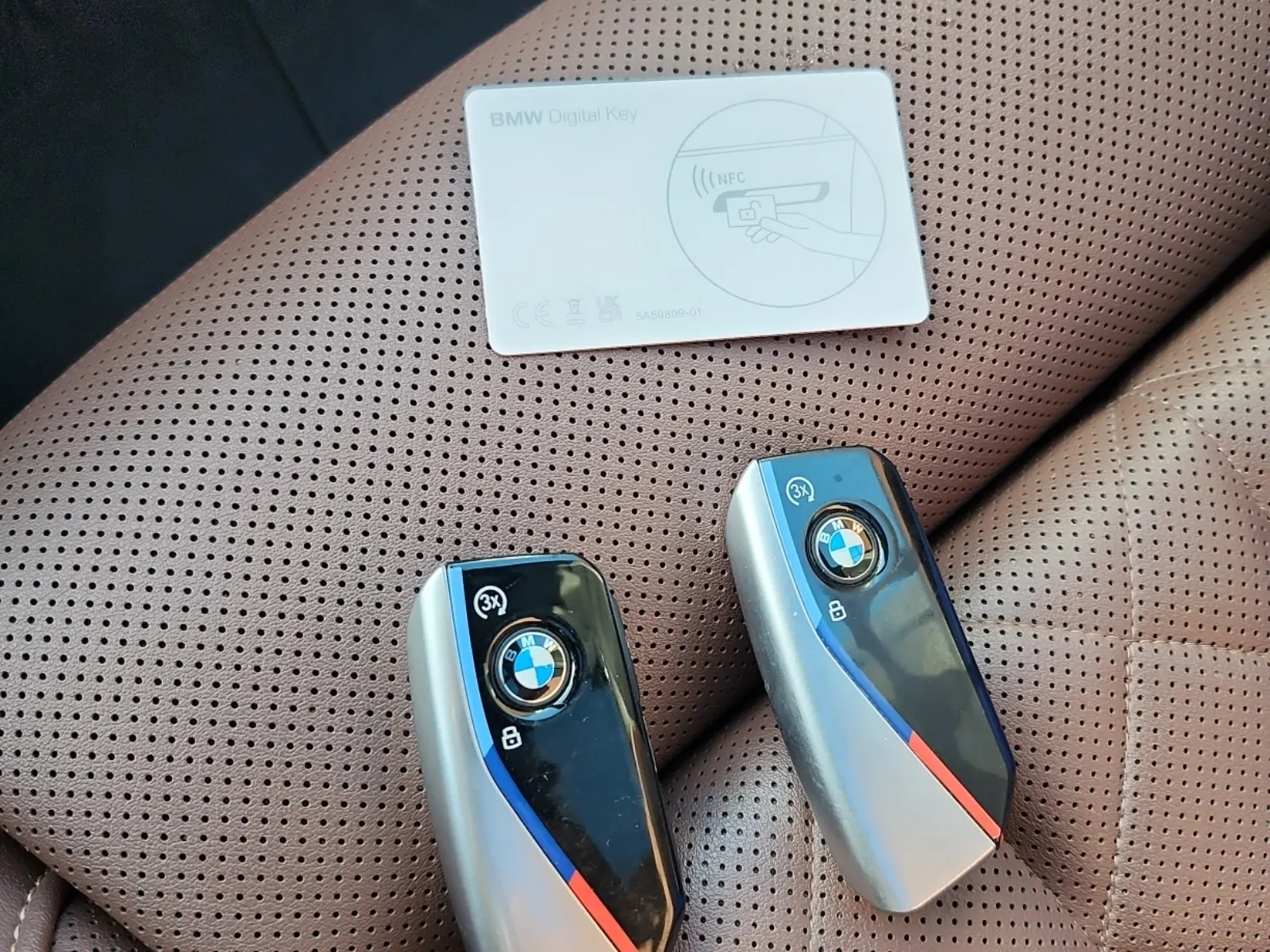 Keys/Fobs/Manual Photo