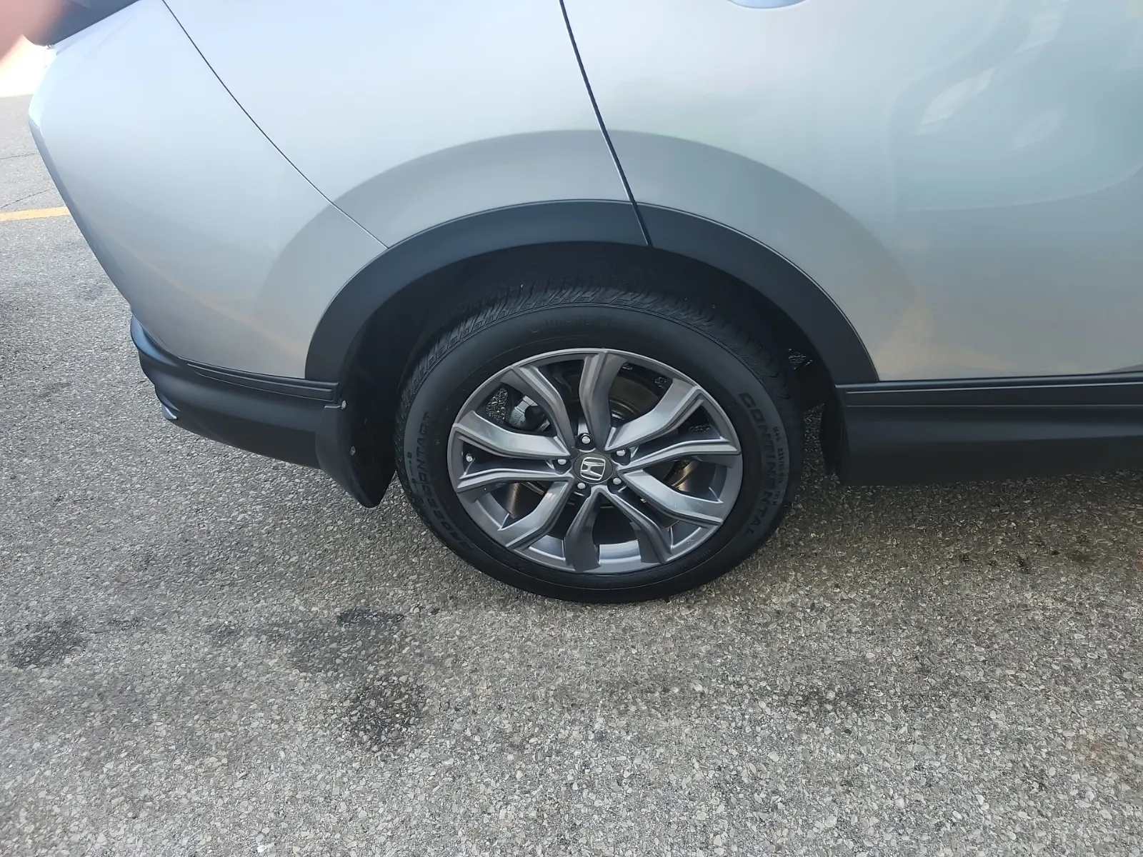 Right Rear Wheel/Tire Photo