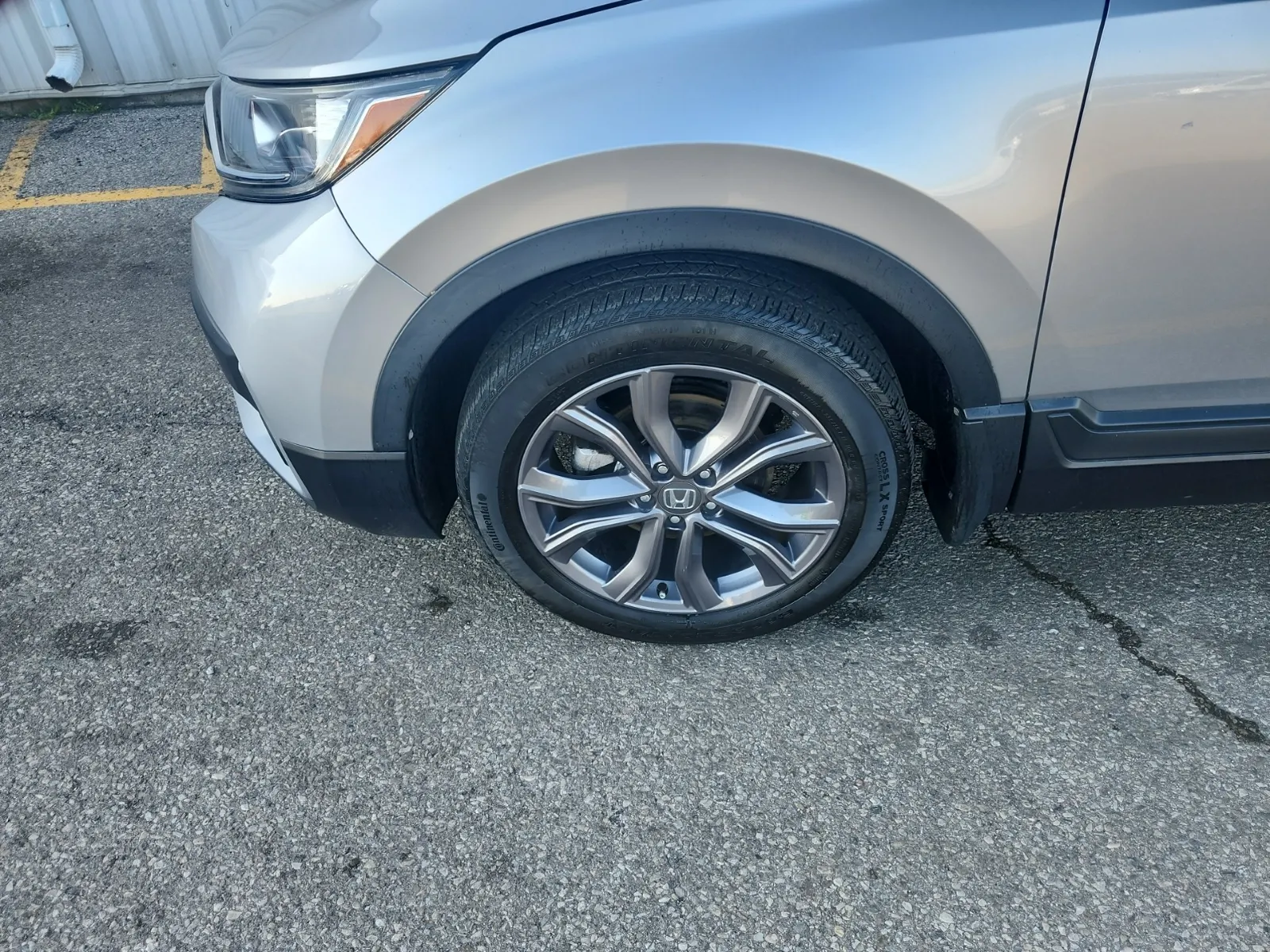 Front driver wheel/tire photo