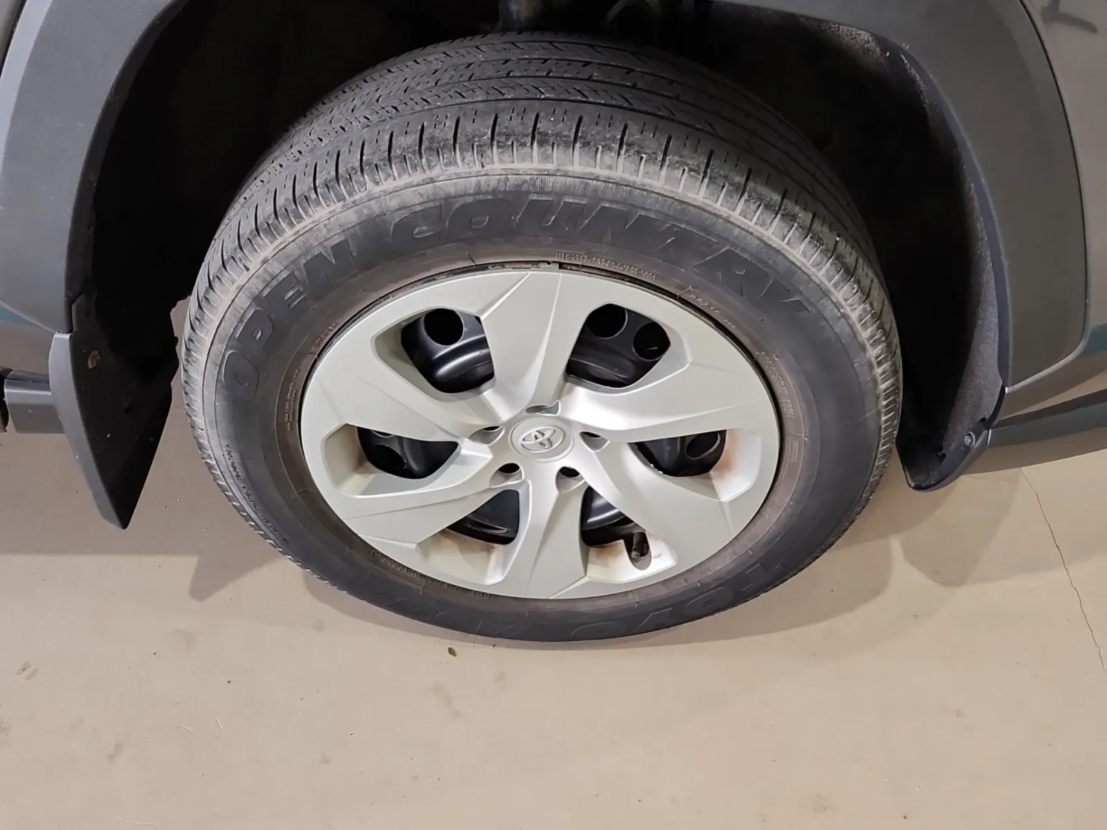 Right Front Wheel/Tire Photo