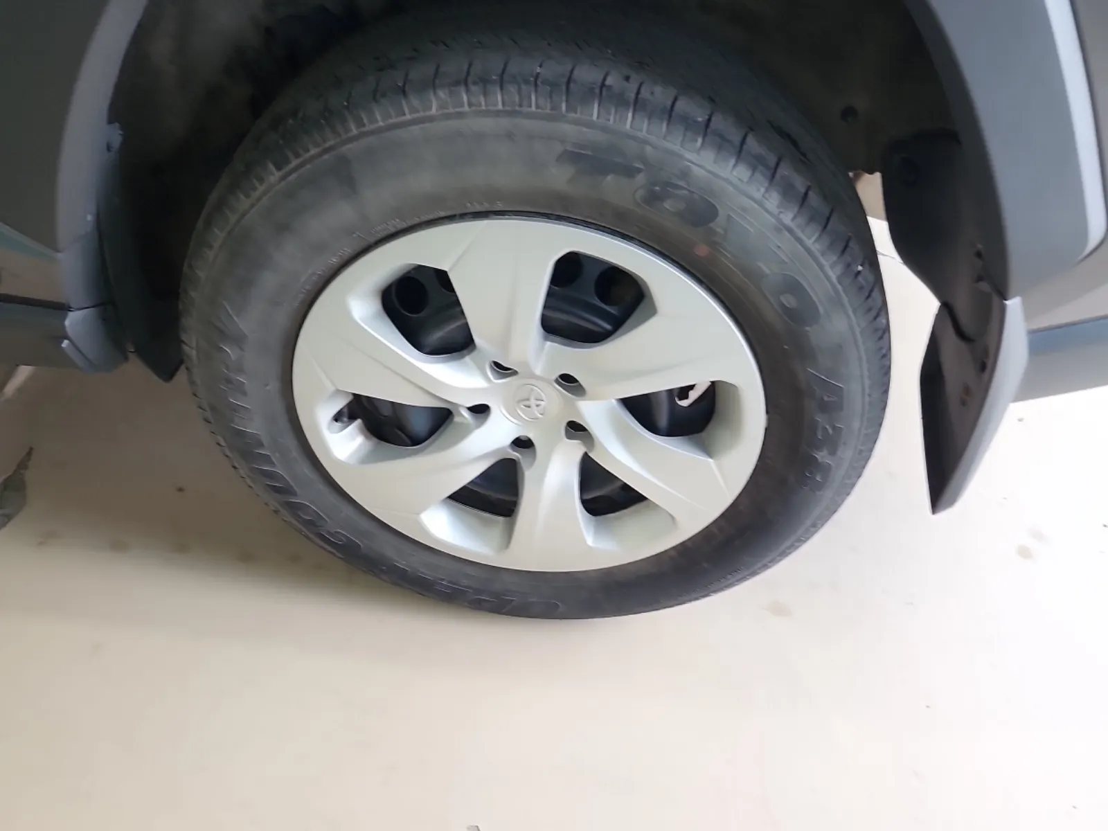 Left Rear Wheel/Tire Photo