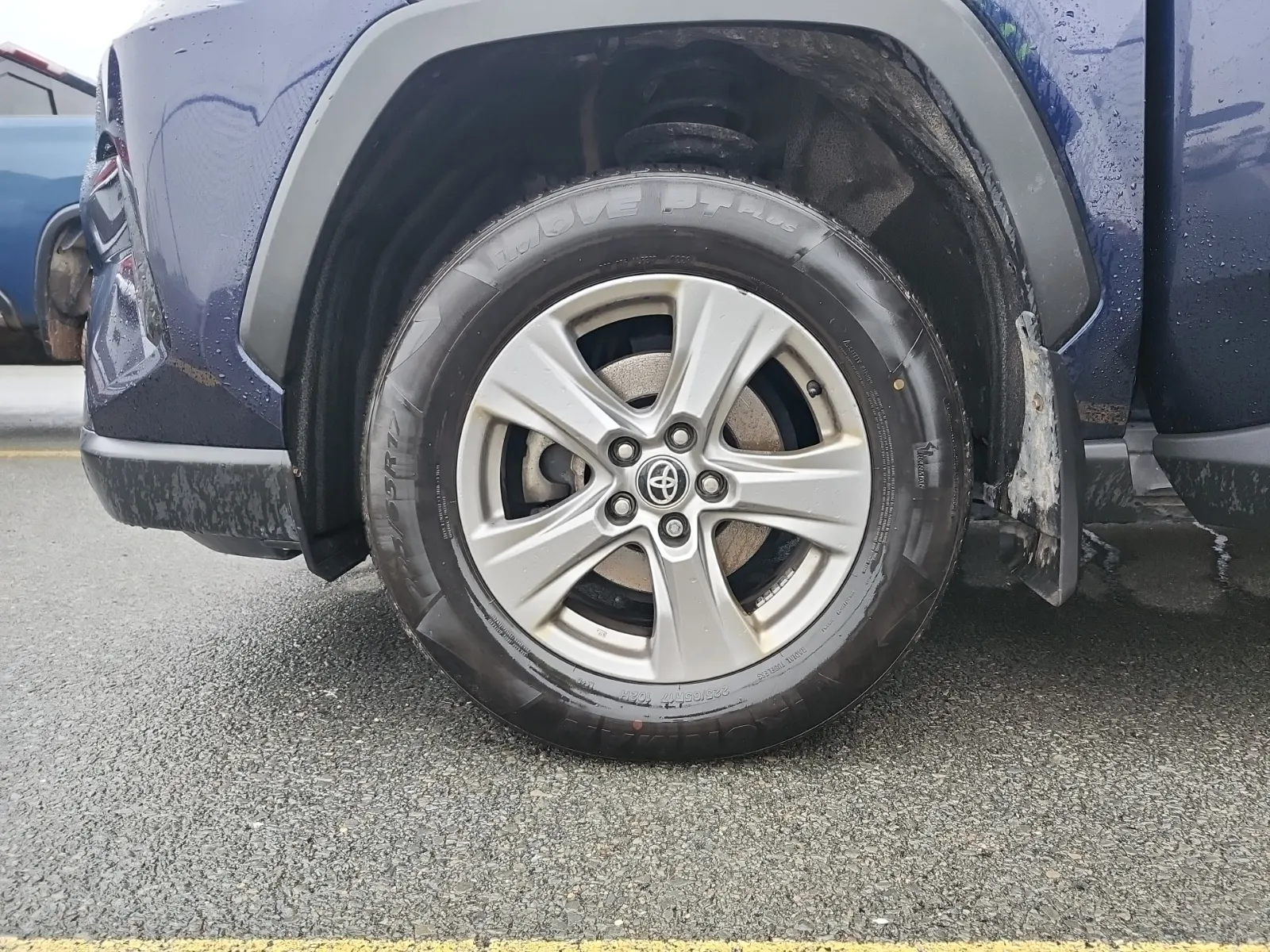 Front driver wheel/tire photo