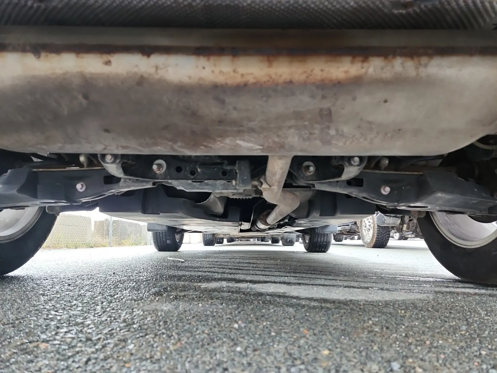 Undercarriage - Rear Photo