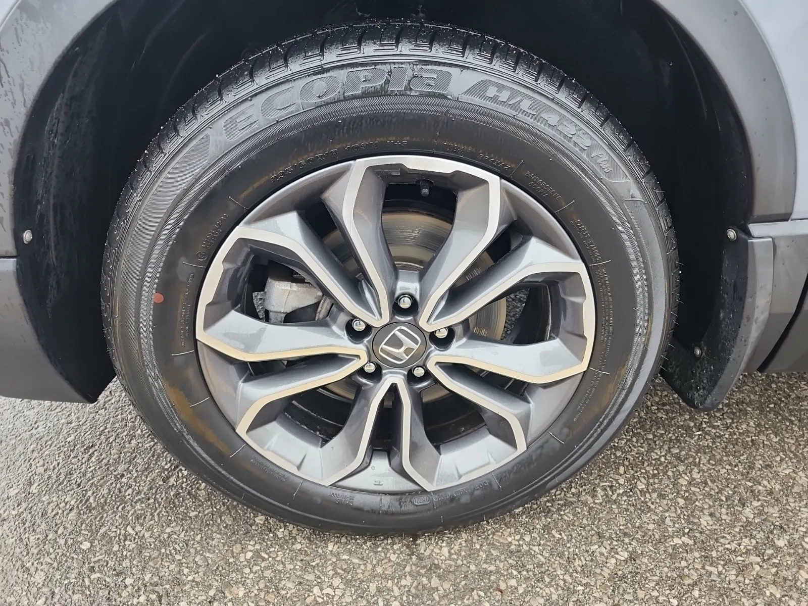 Front driver wheel/tire photo