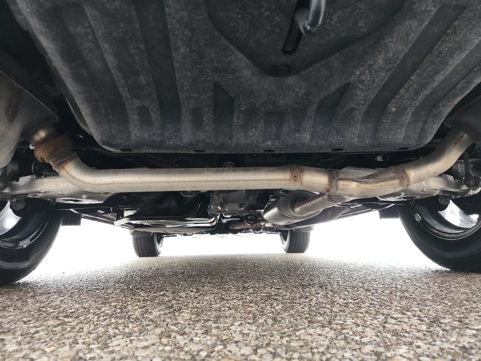 Undercarriage - Rear Photo