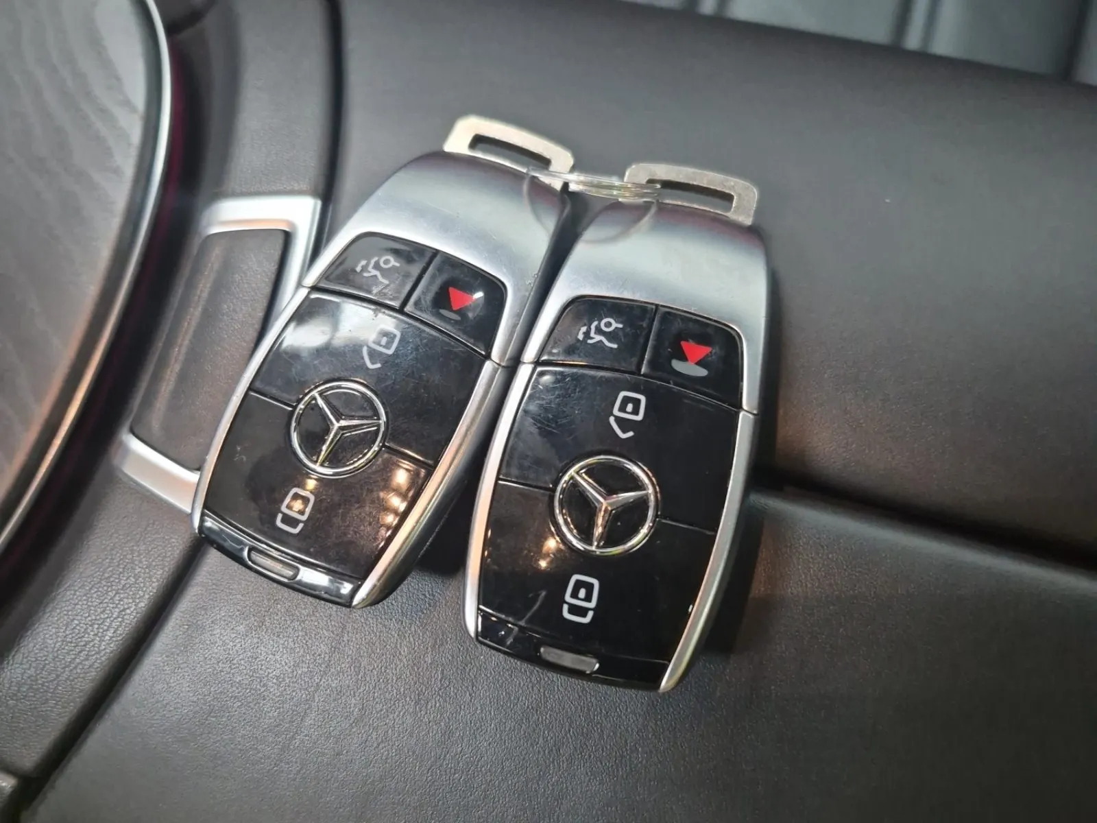 Keys/Fobs/Manual Photo