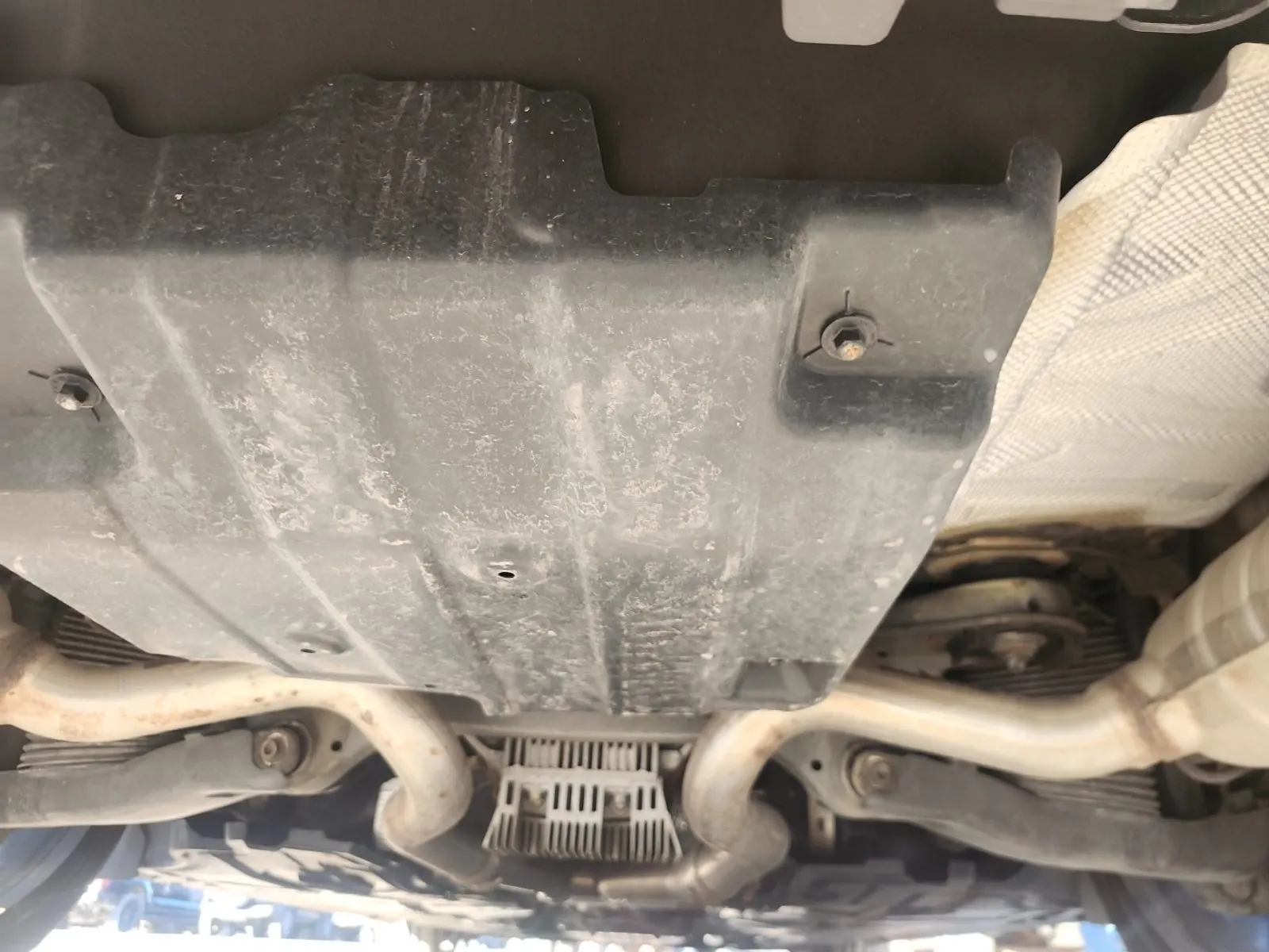 Undercarriage - Rear Photo