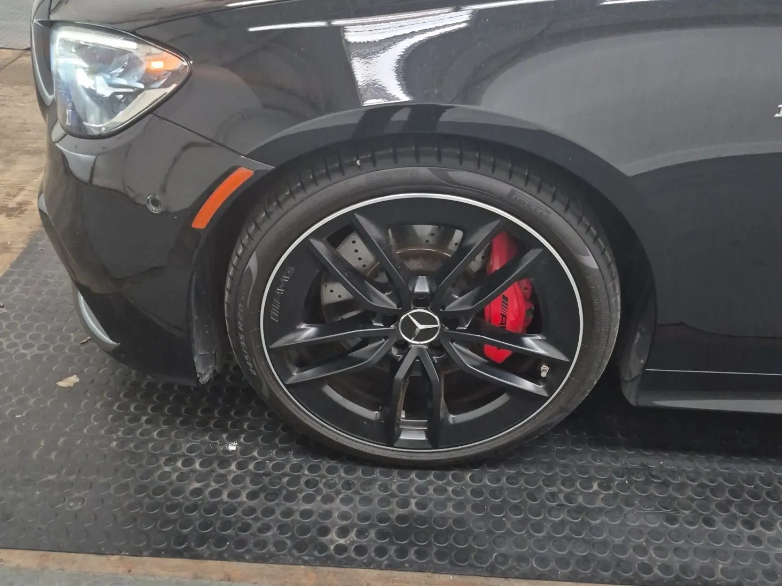 Front driver wheel/tire photo