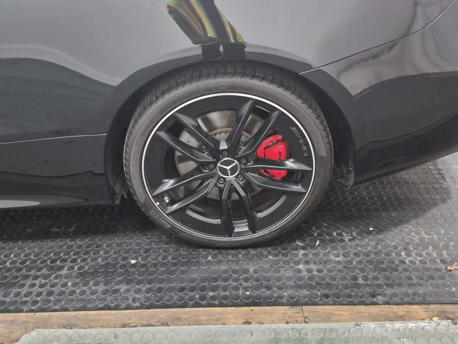 Left Rear Wheel/Tire Photo