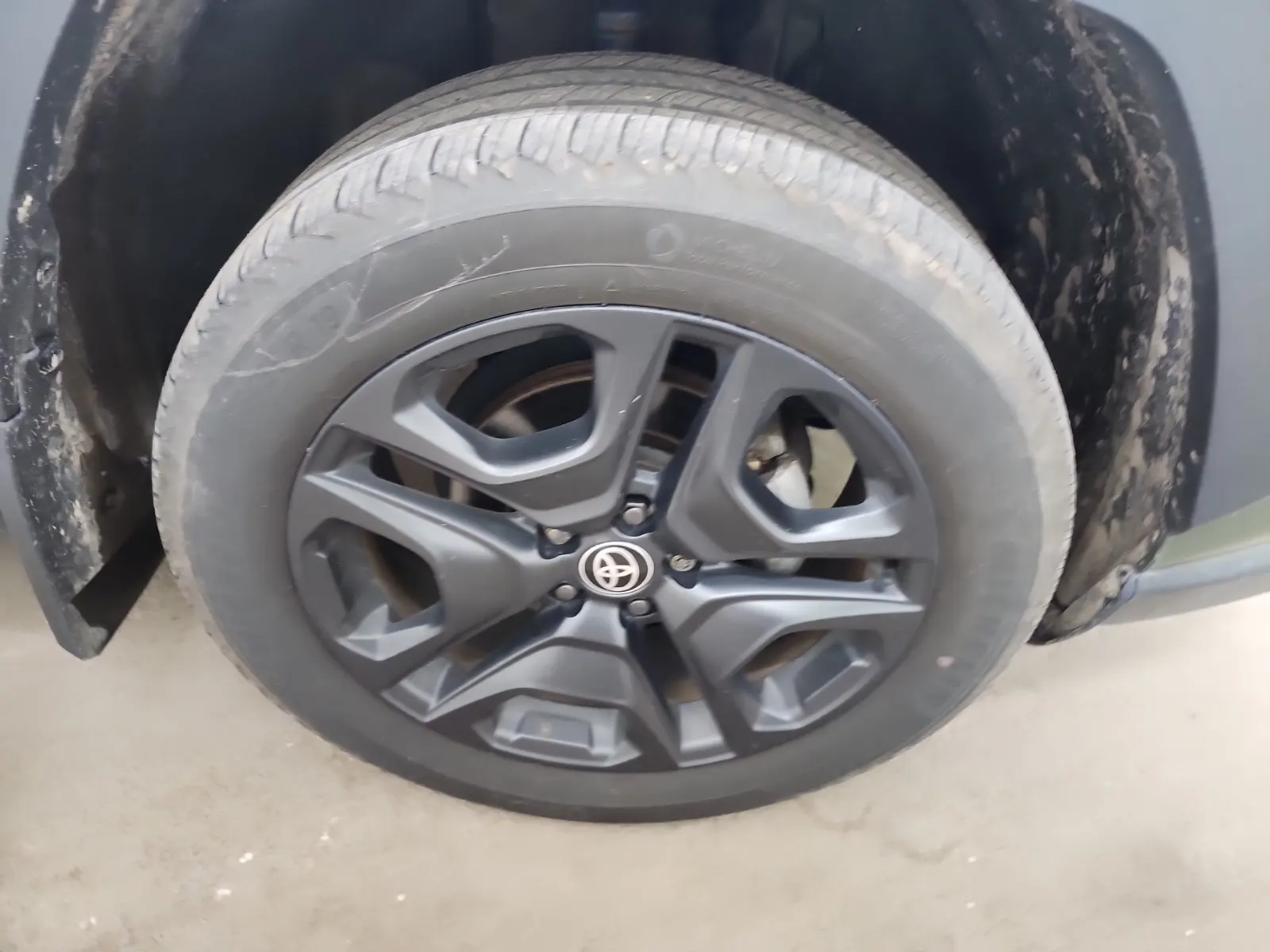 Right Front Wheel/Tire Photo