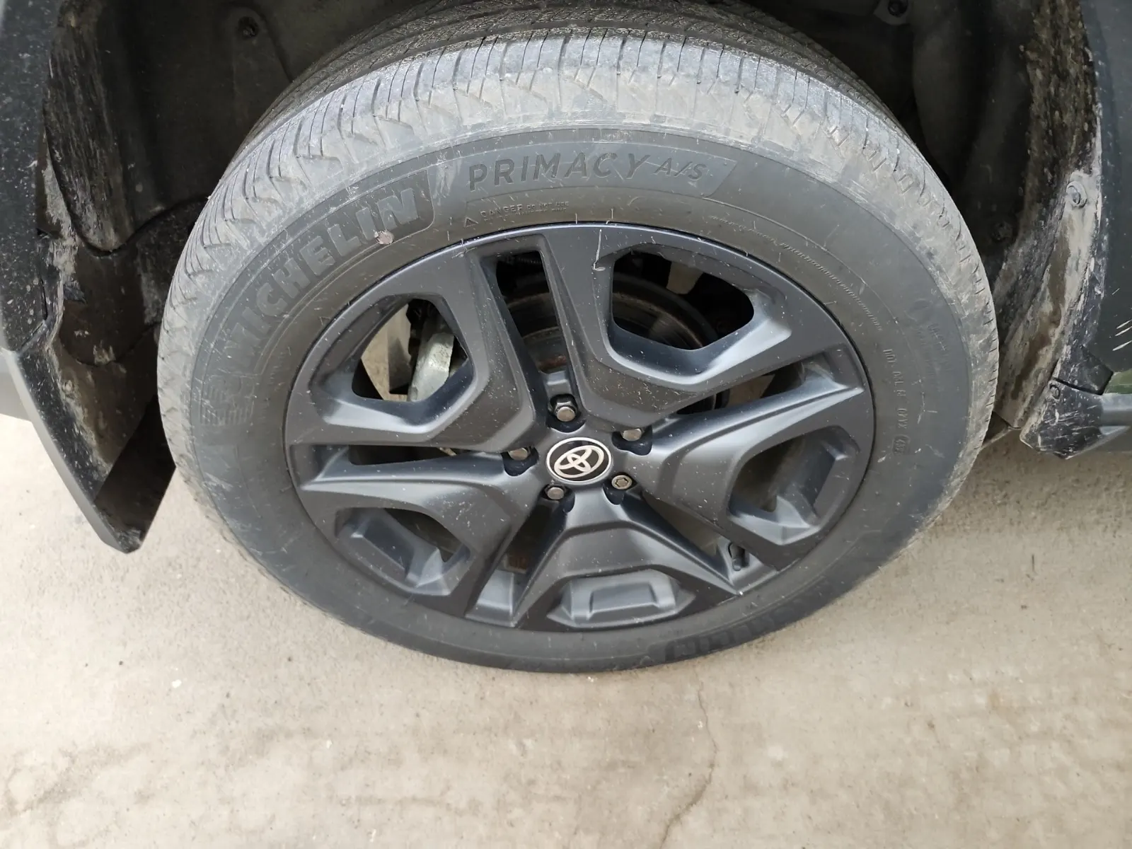 Right Rear Wheel/Tire Photo