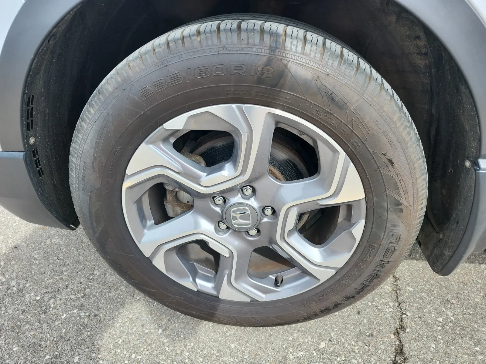 Front driver wheel/tire photo