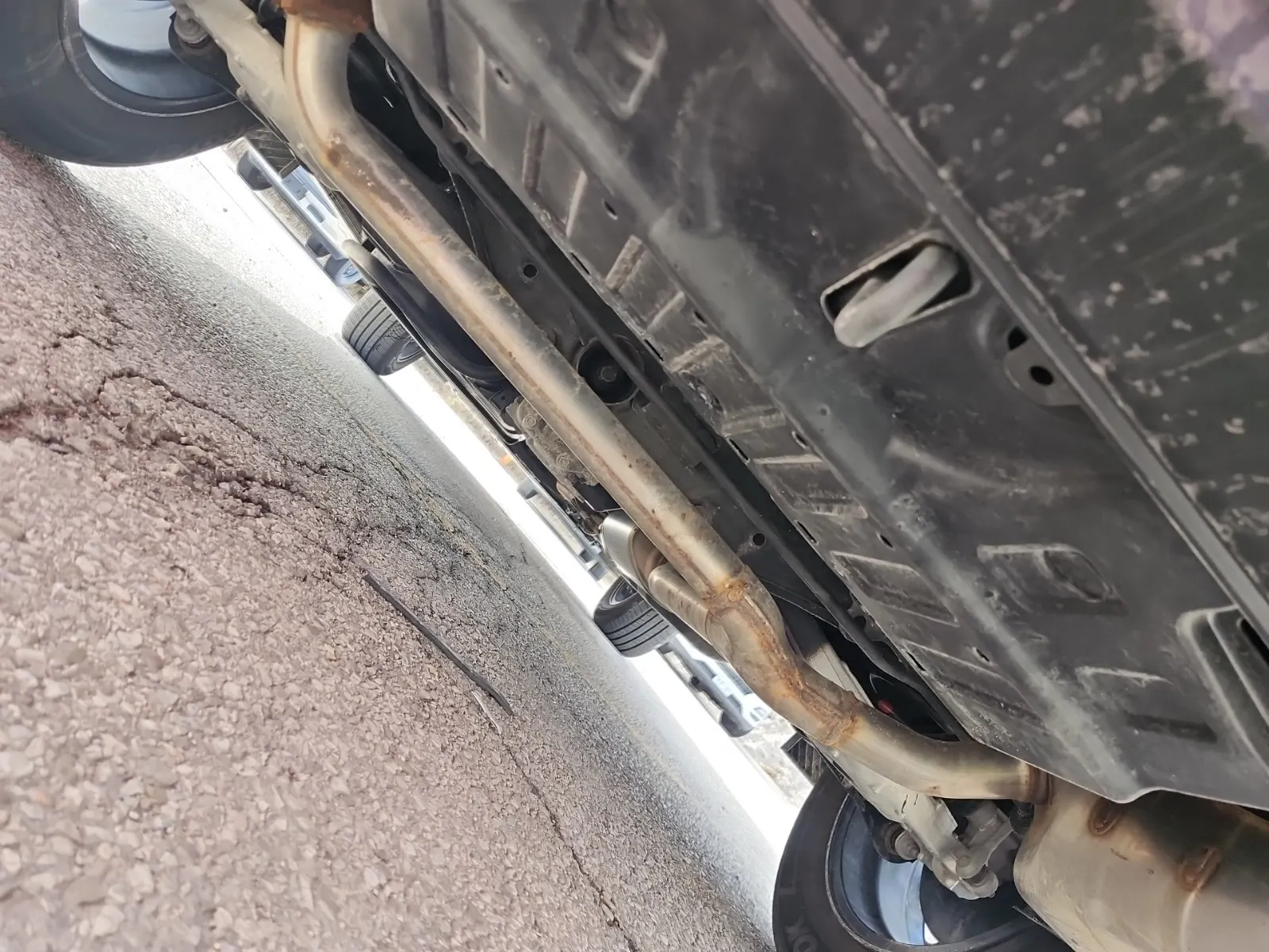 Undercarriage - Rear Photo