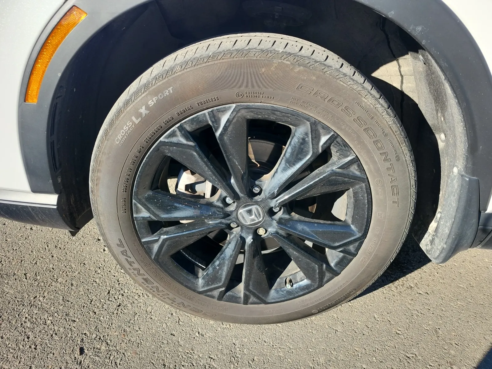 Front driver wheel/tire photo