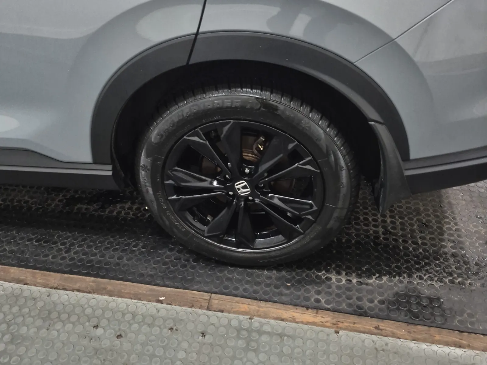 Left Rear Wheel/Tire Photo