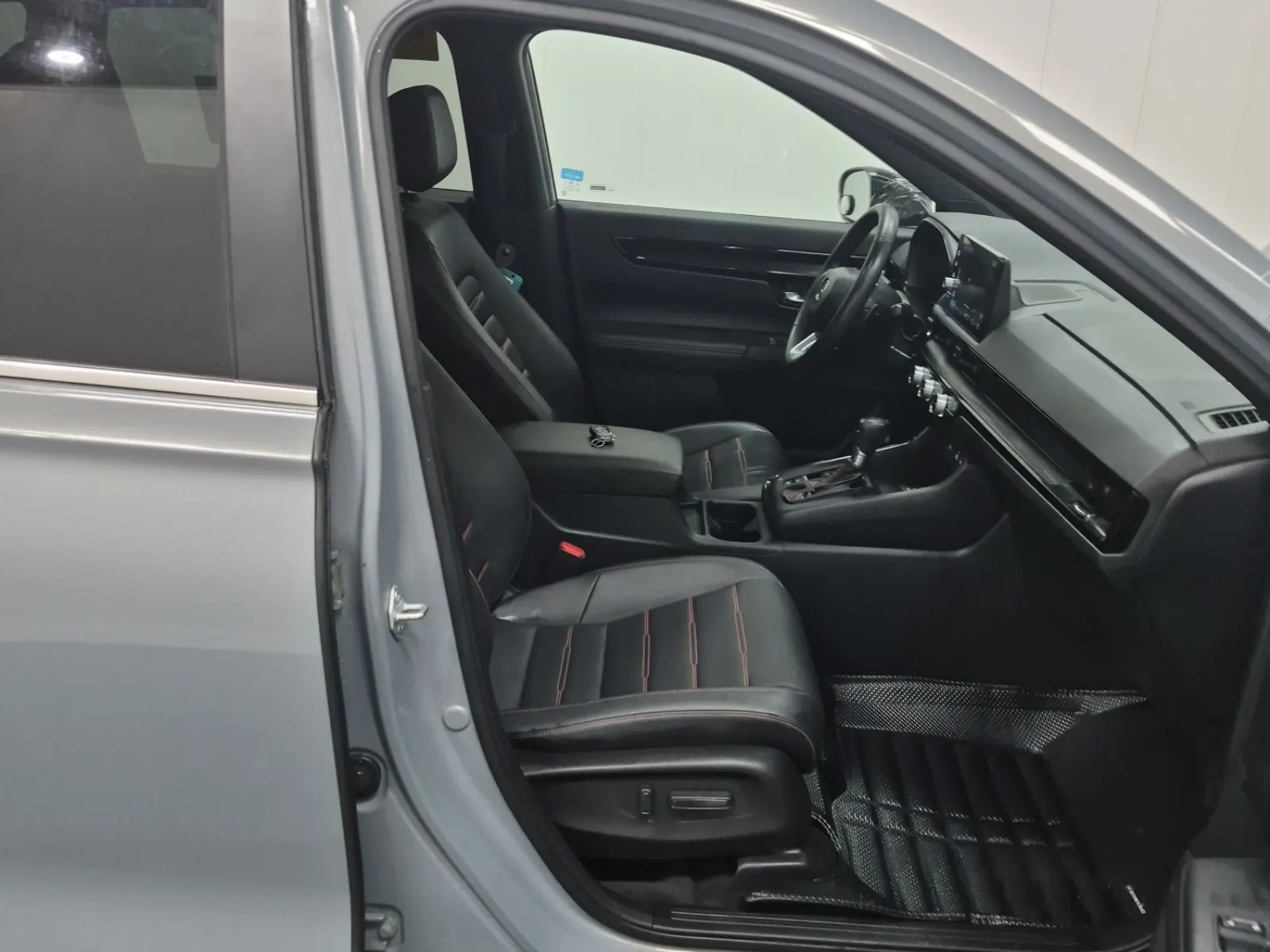 Right Side Interior Photo