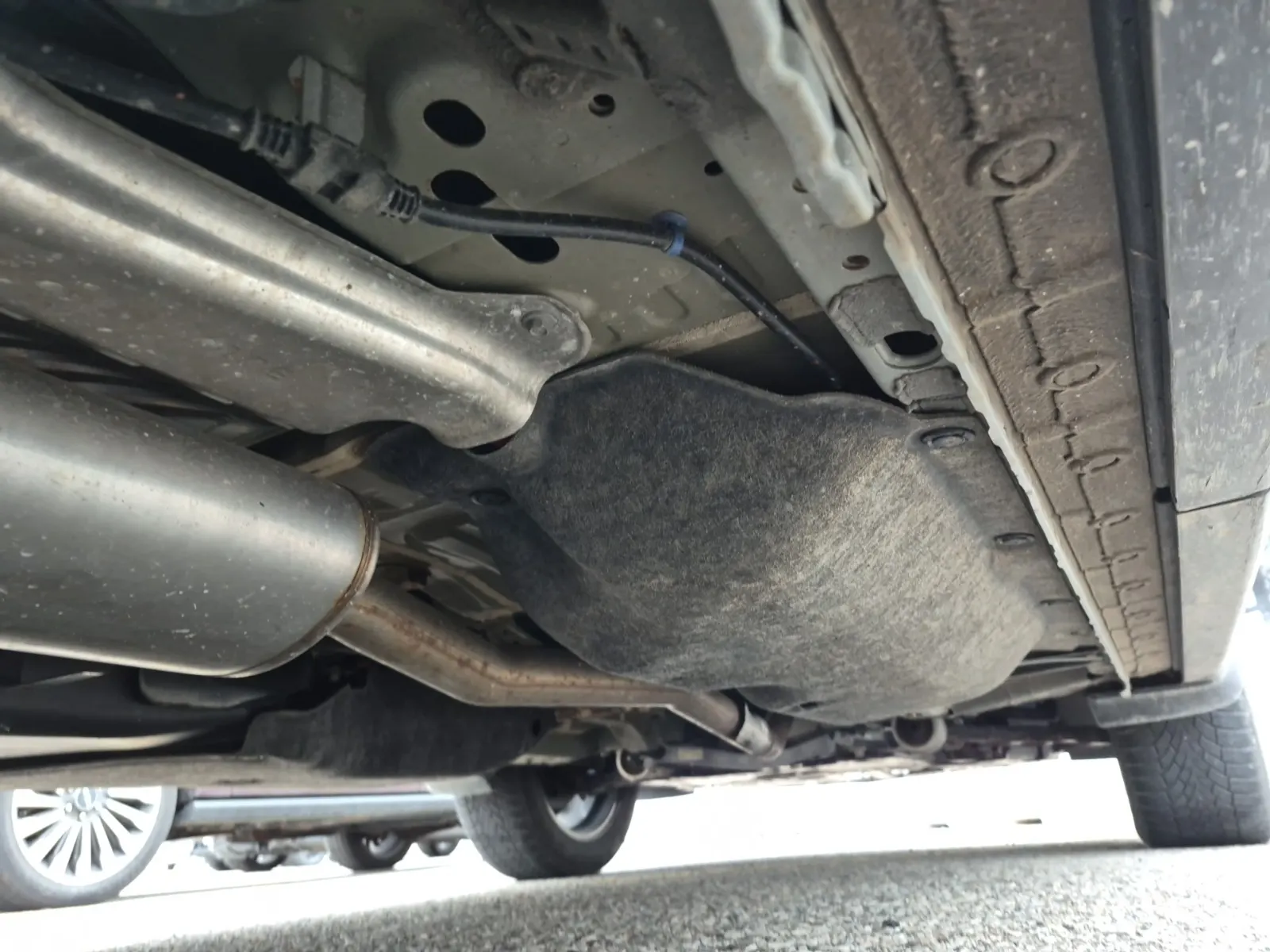 Undercarriage - Passenger Photo
