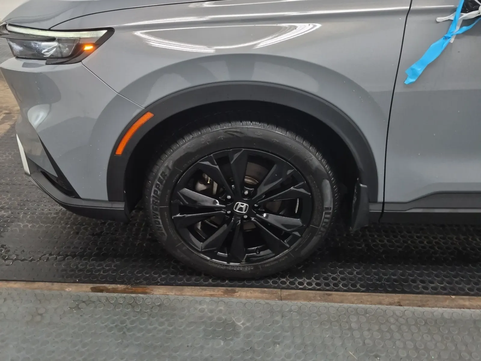 Front driver wheel/tire photo
