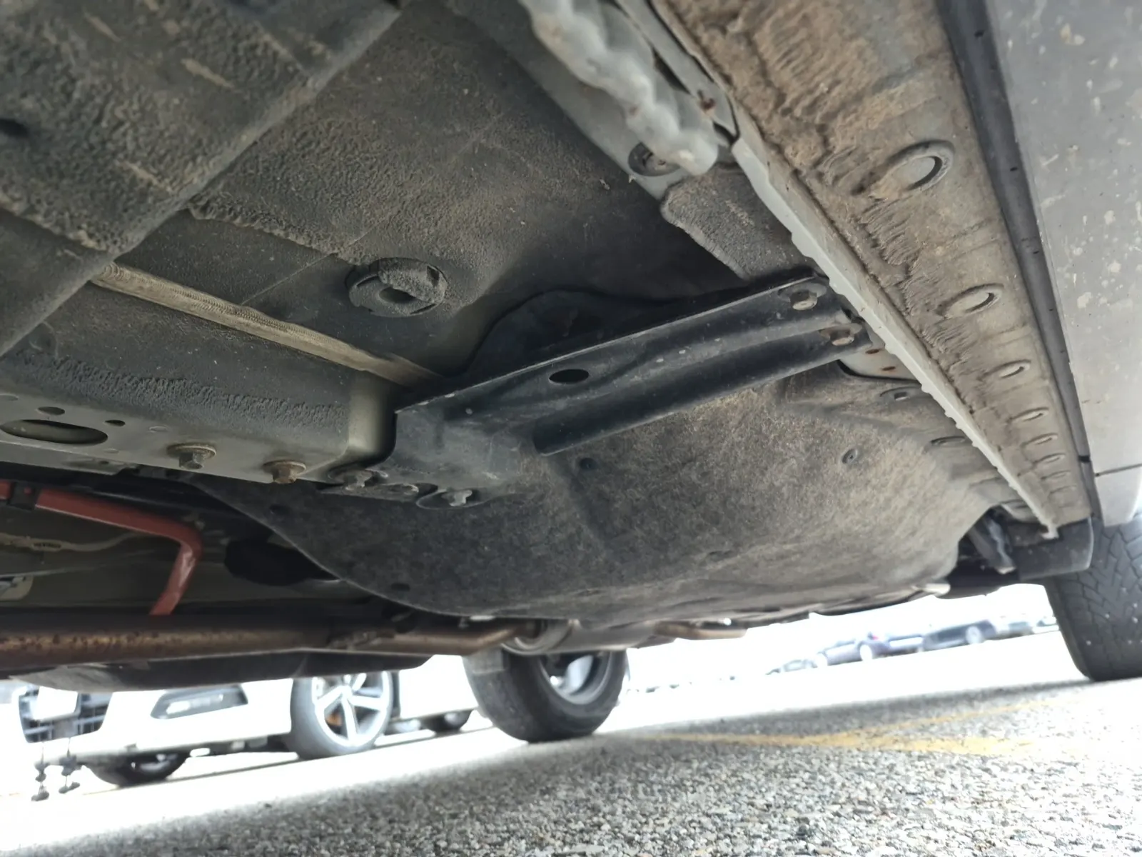 Undercarriage - Driver Photo