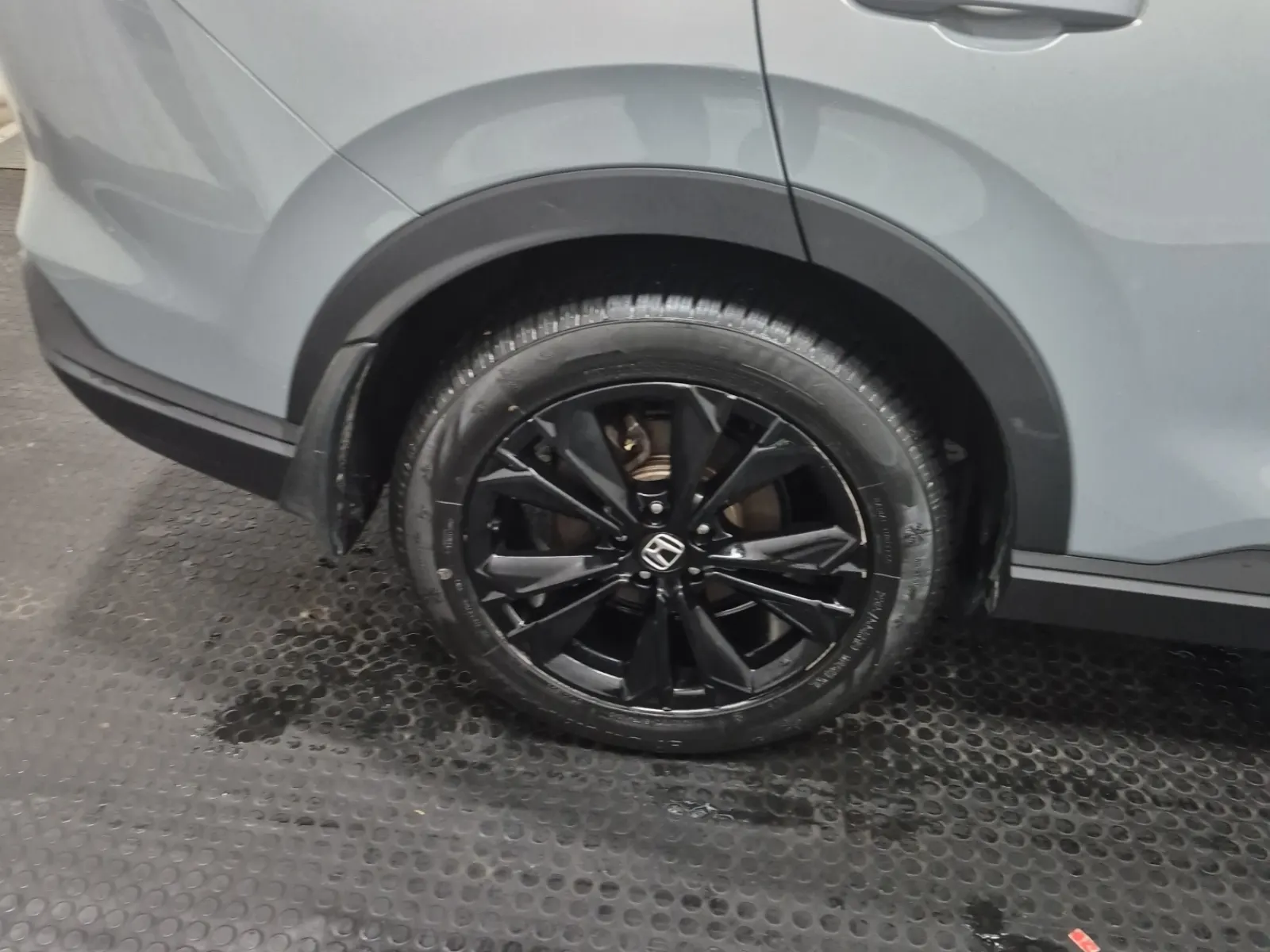 Right Rear Wheel/Tire Photo
