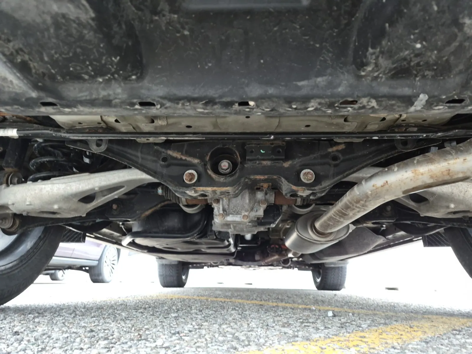 Undercarriage - Rear Photo