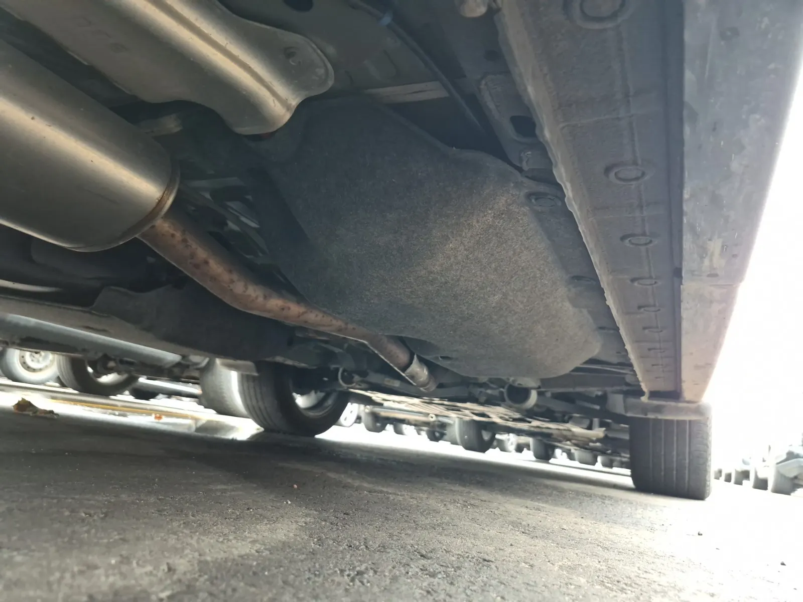 Undercarriage - Passenger Photo