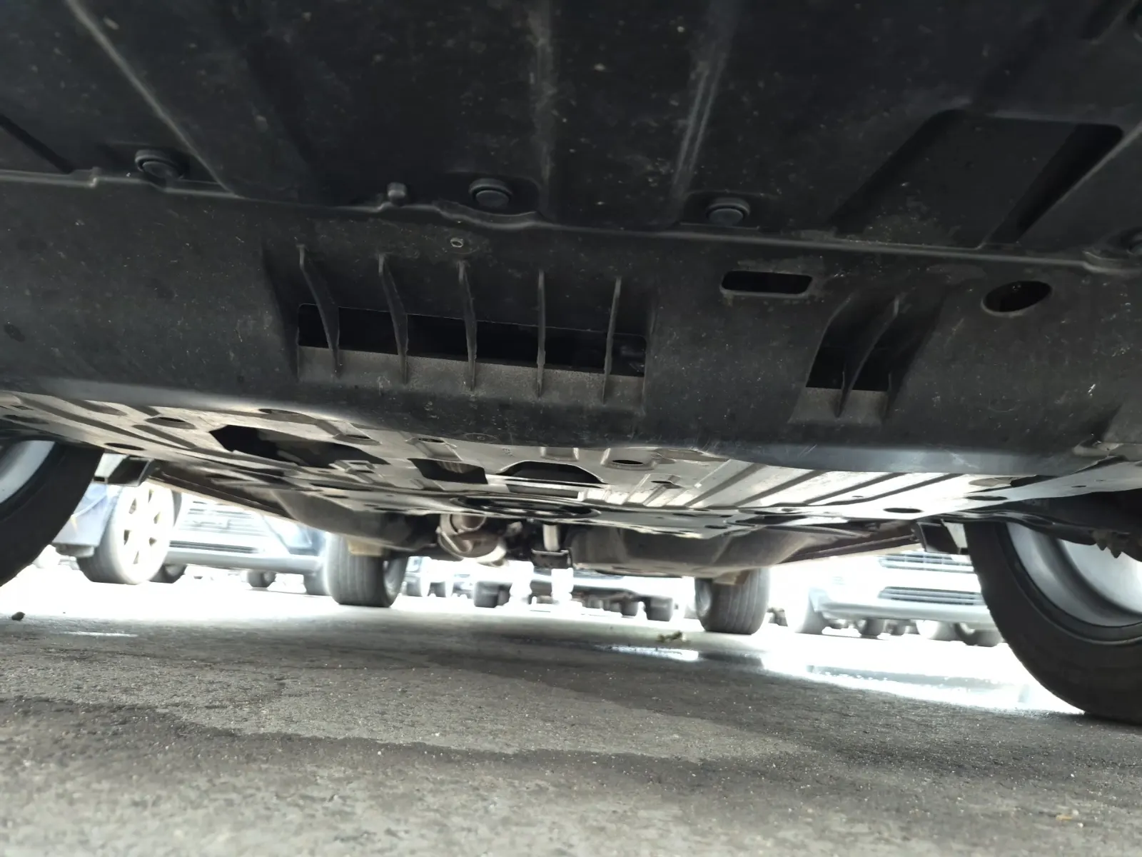 Undercarriage - Front Photo