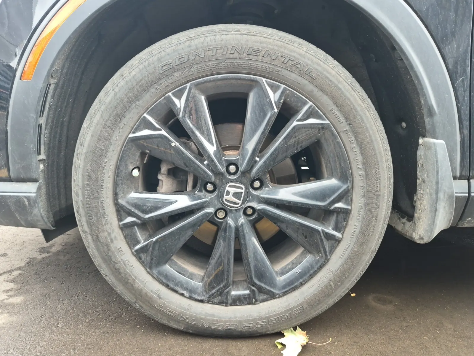 Front driver wheel/tire photo