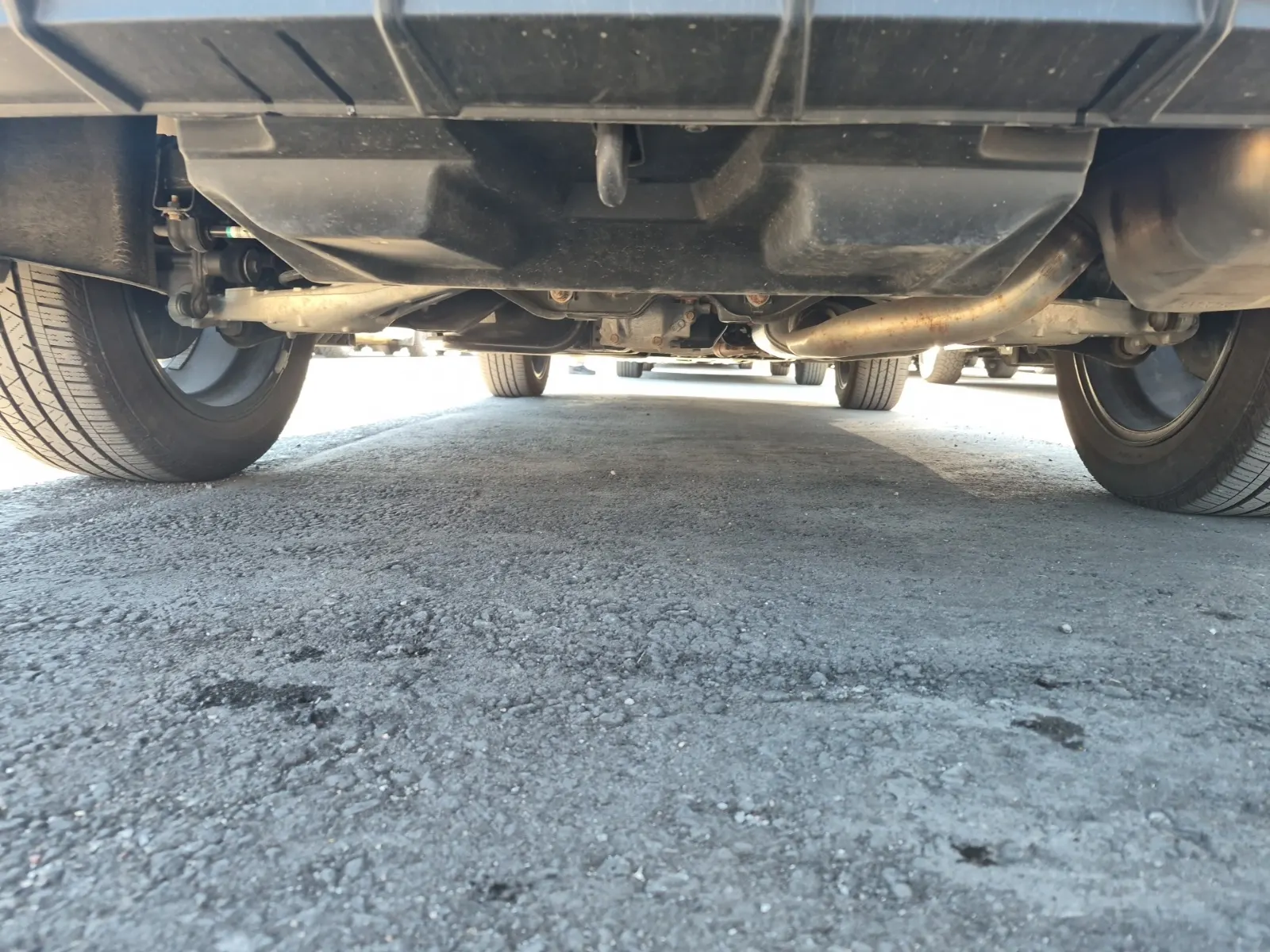 Undercarriage - Rear Photo
