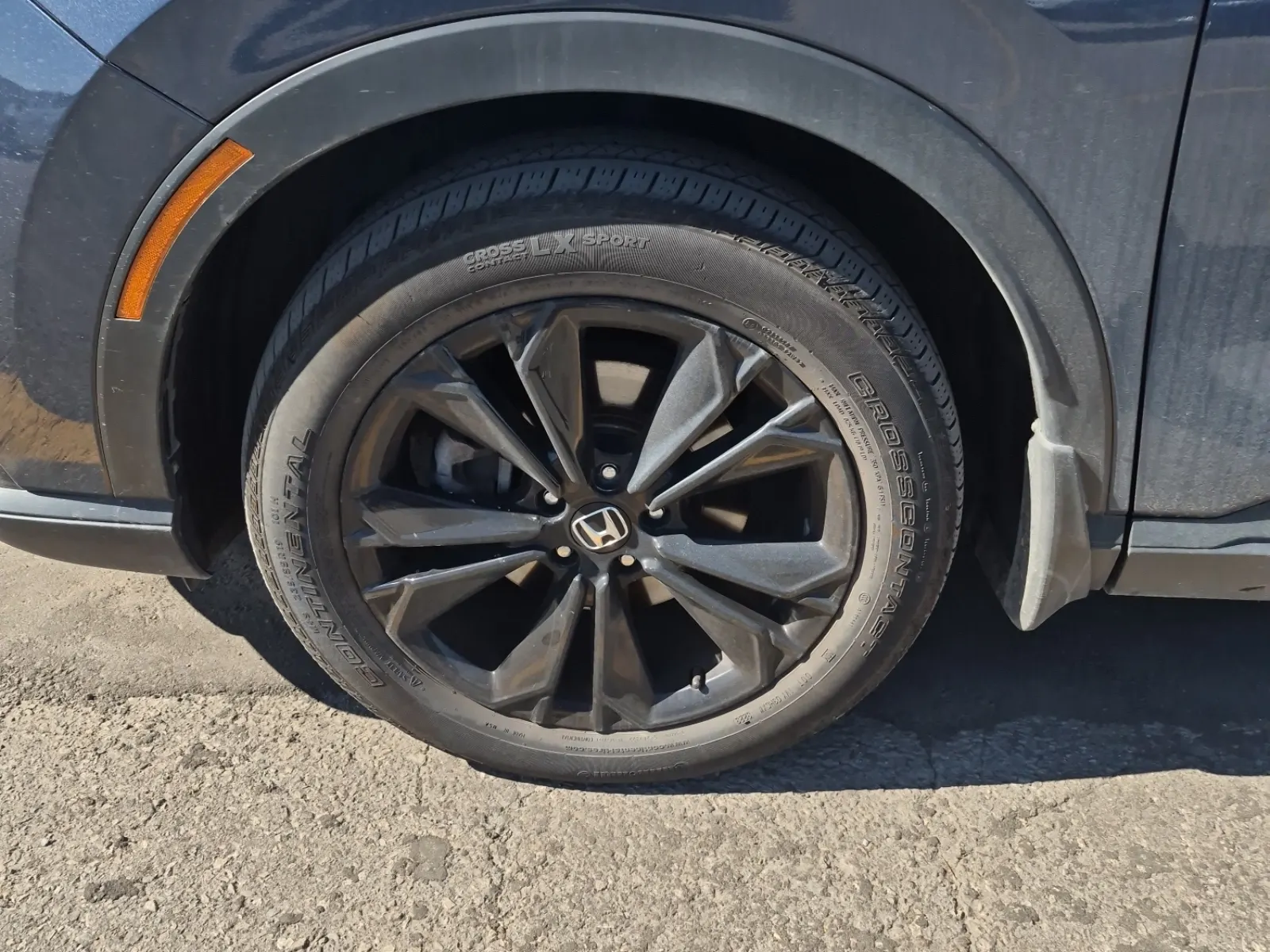 Front driver wheel/tire photo
