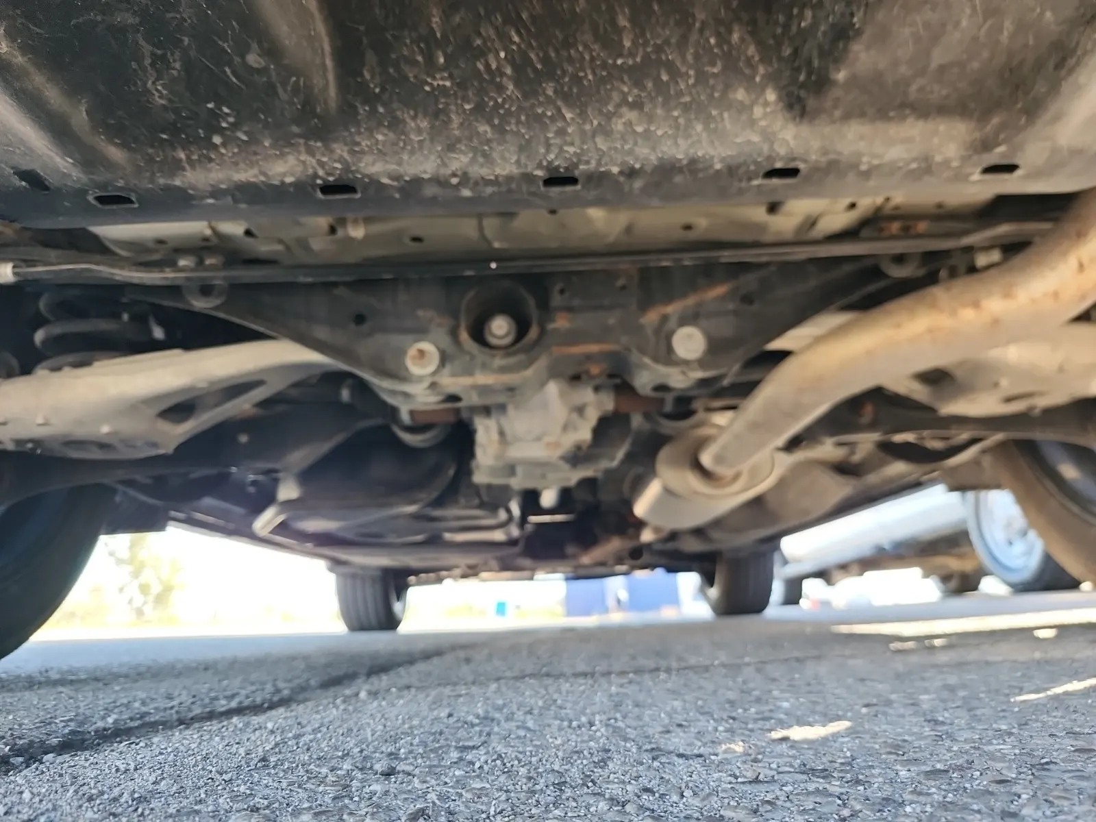 Undercarriage - Rear Photo