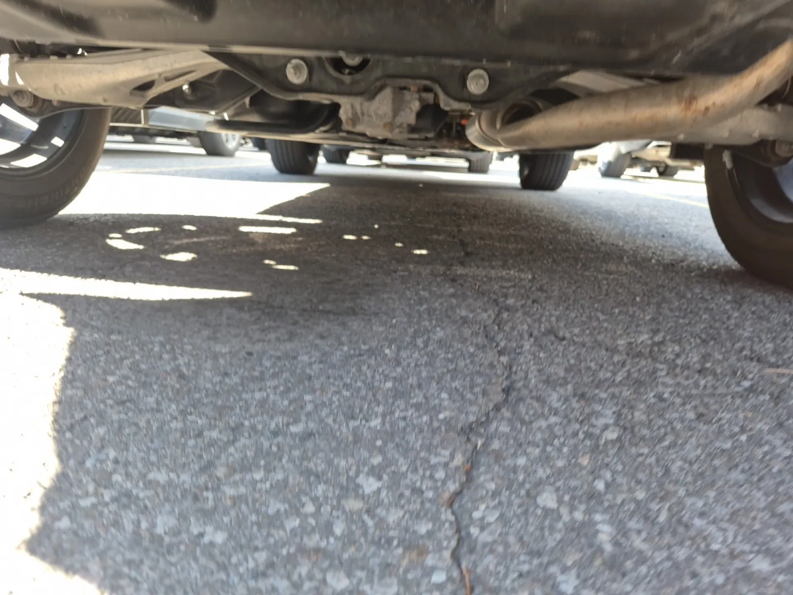 Undercarriage - Rear Photo