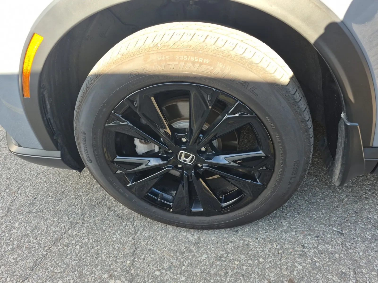 Front driver wheel/tire photo