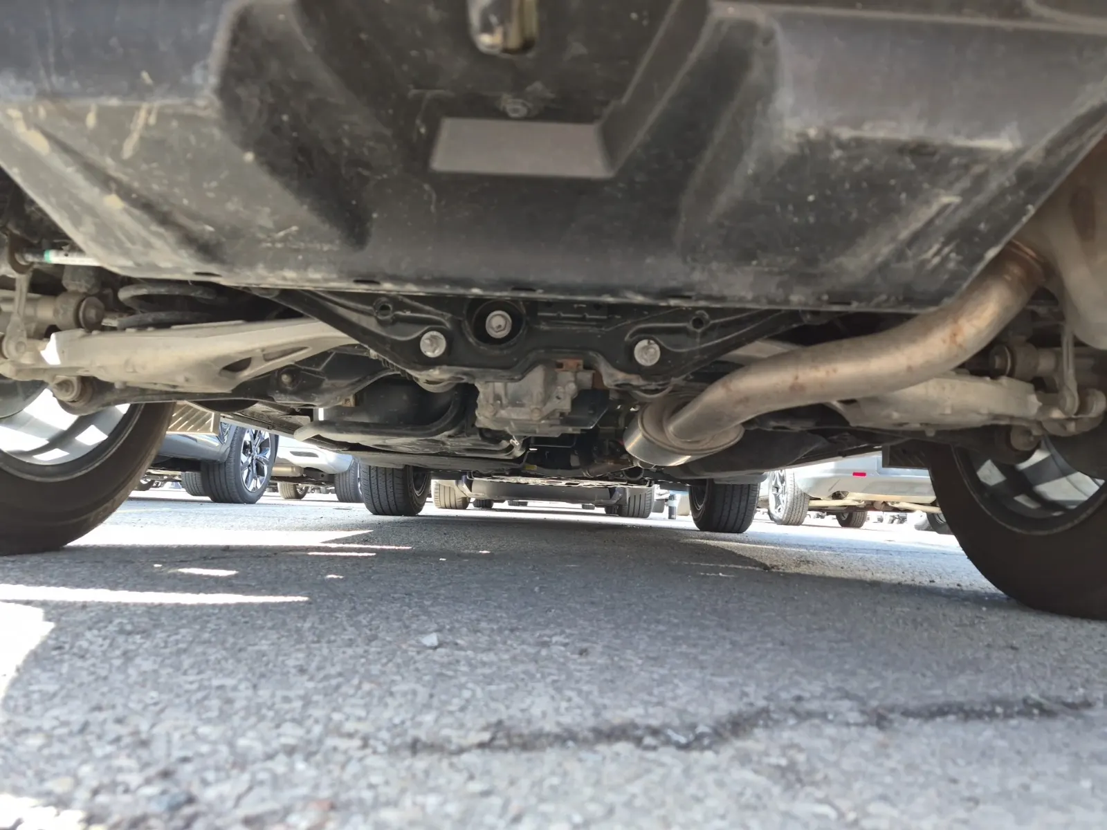 Undercarriage - Rear Photo
