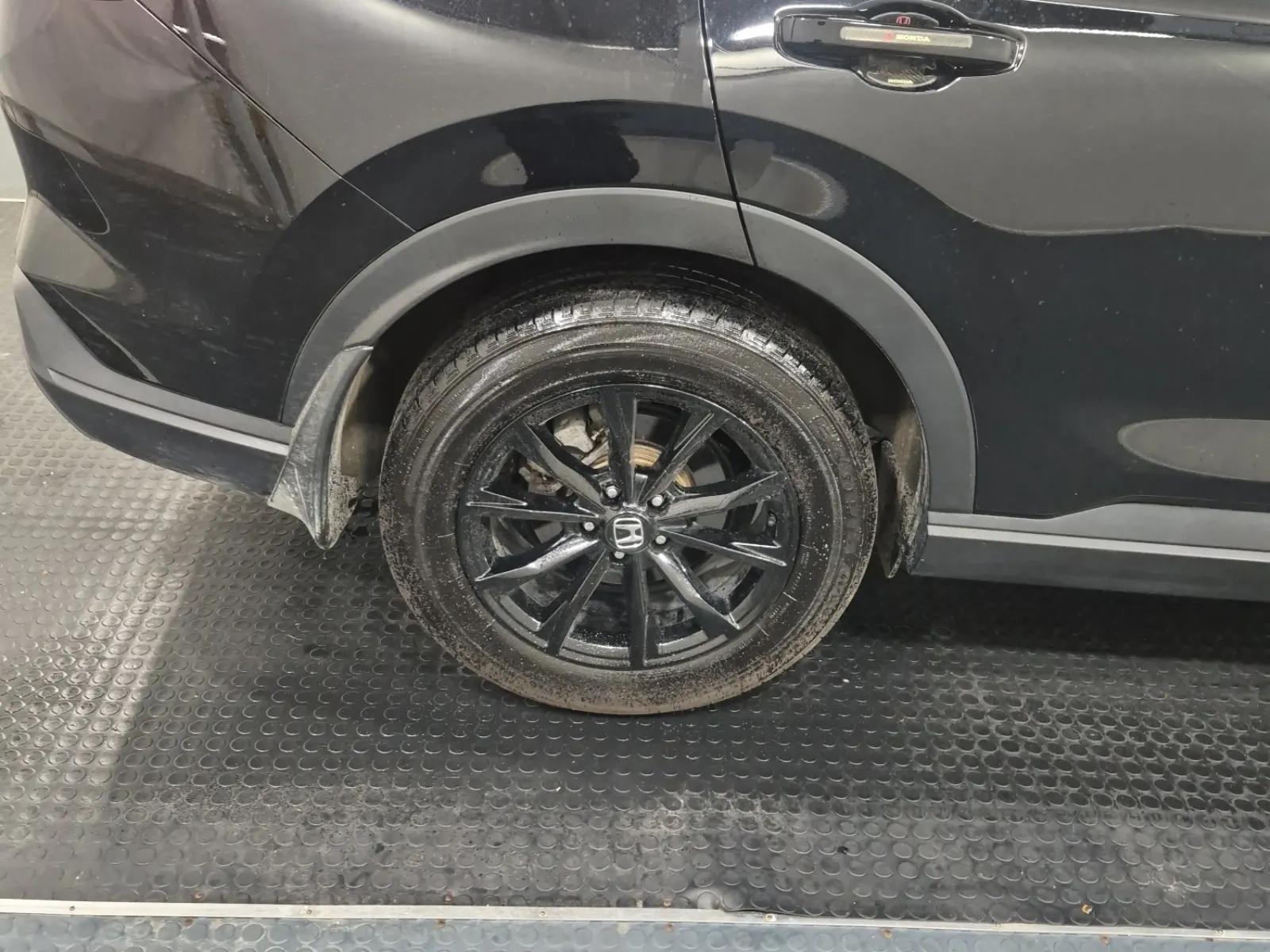 Right Rear Wheel/Tire Photo
