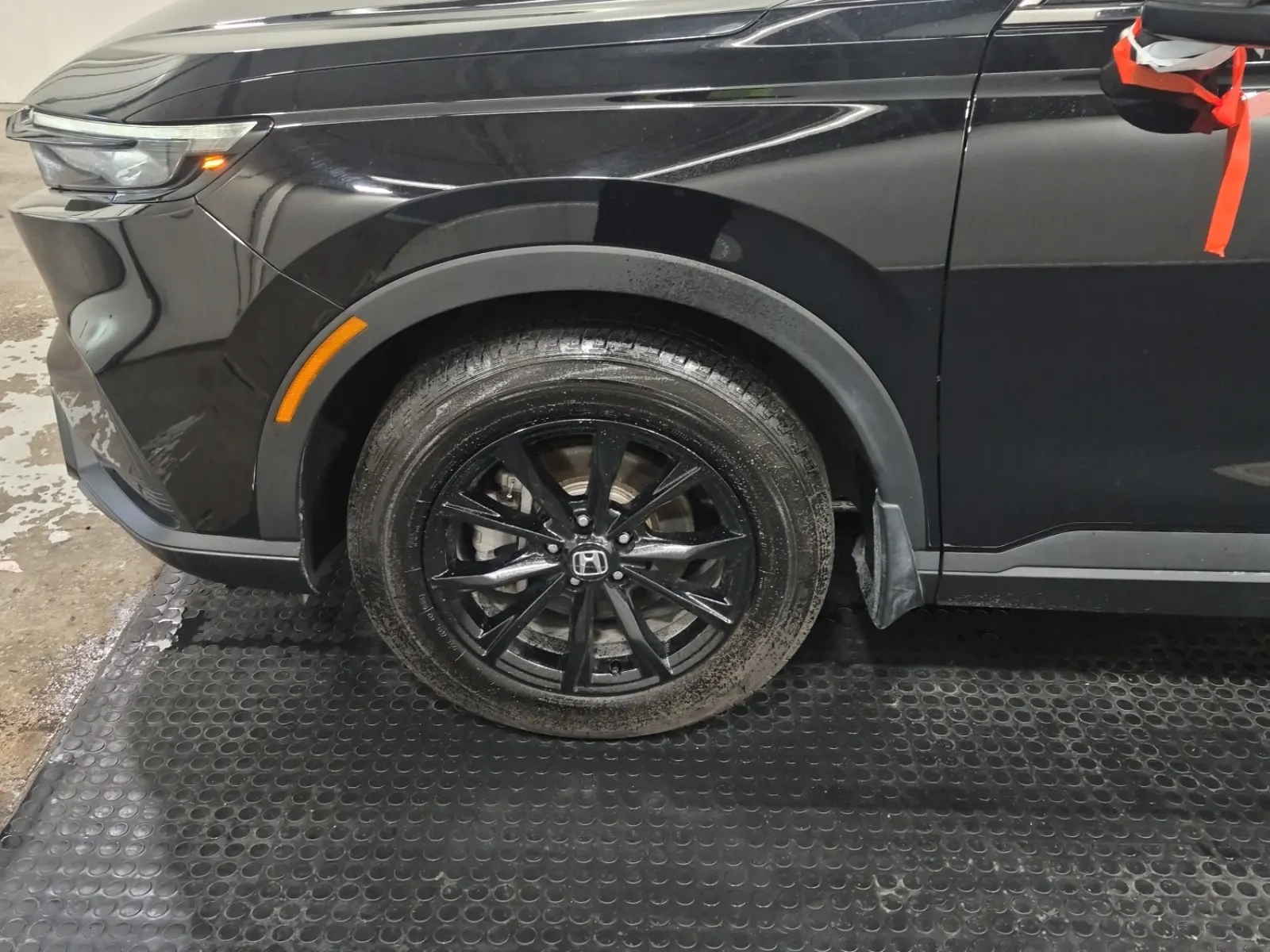 Front driver wheel/tire photo