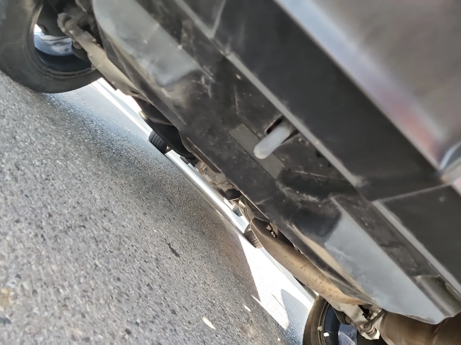 Undercarriage - Rear Photo