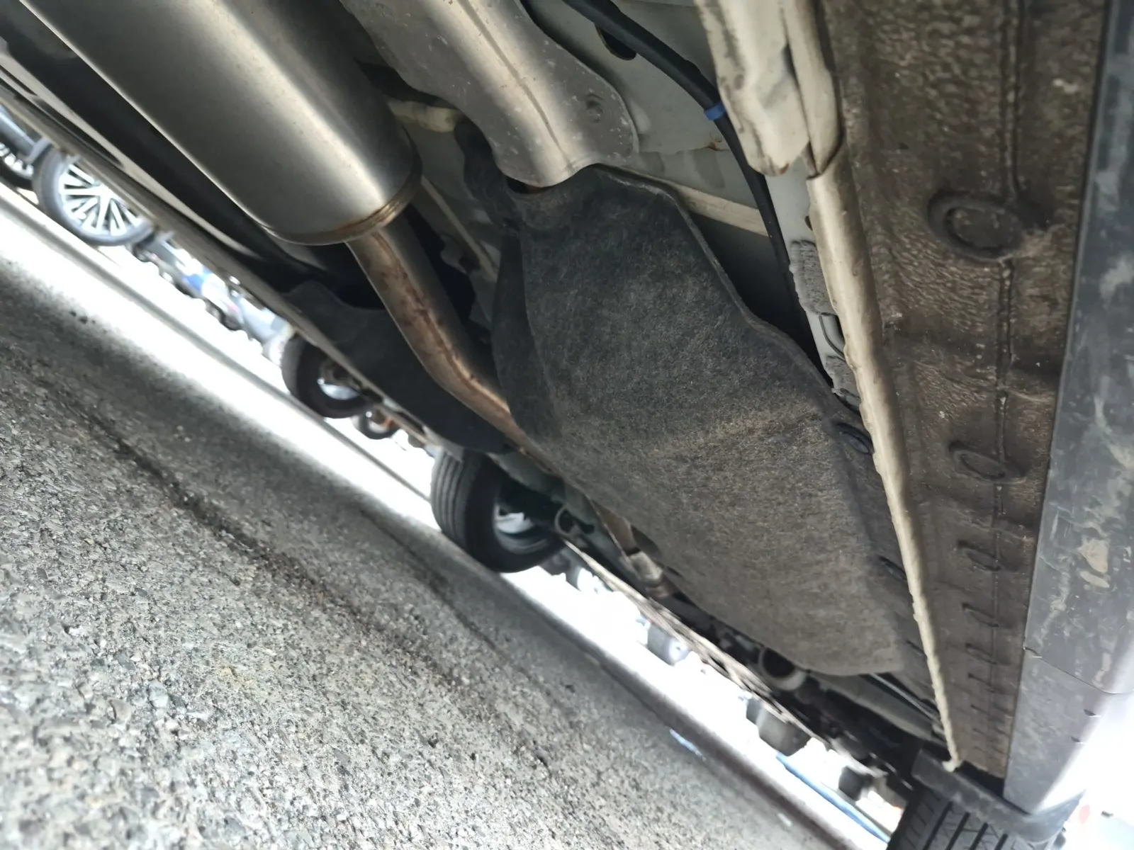 Undercarriage - Passenger Photo