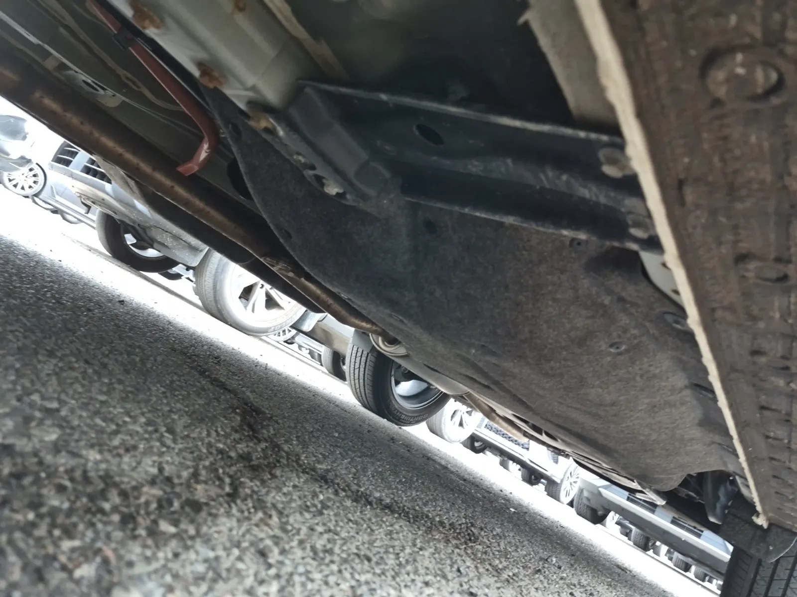 Undercarriage - Driver Photo