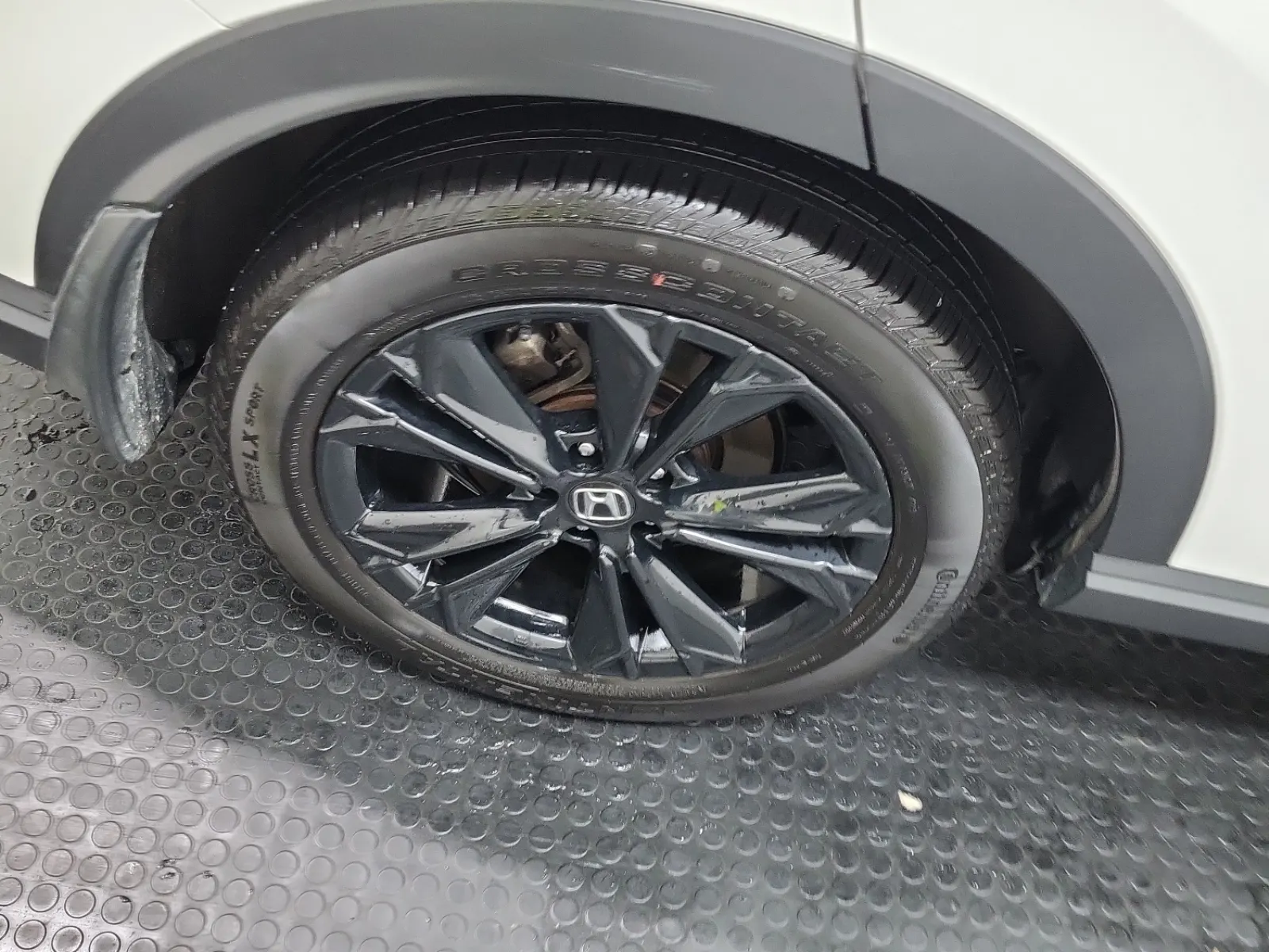 Right Rear Wheel/Tire Photo
