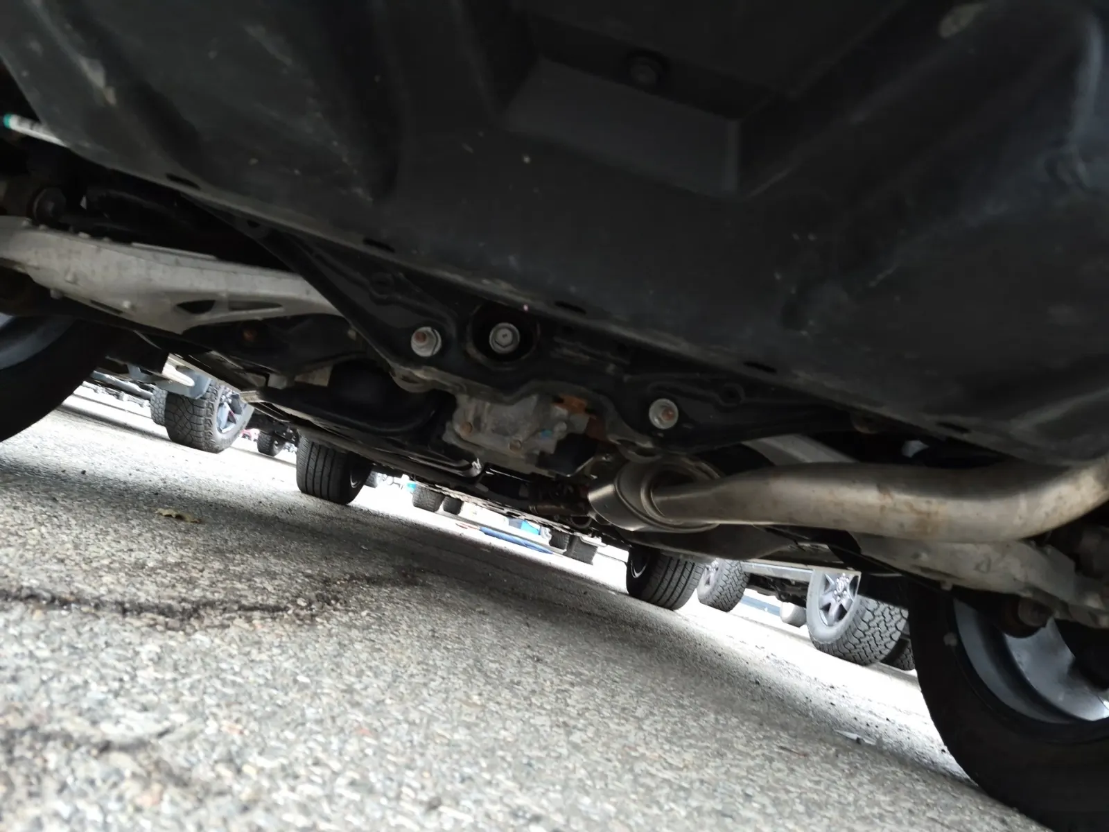 Undercarriage - Rear Photo