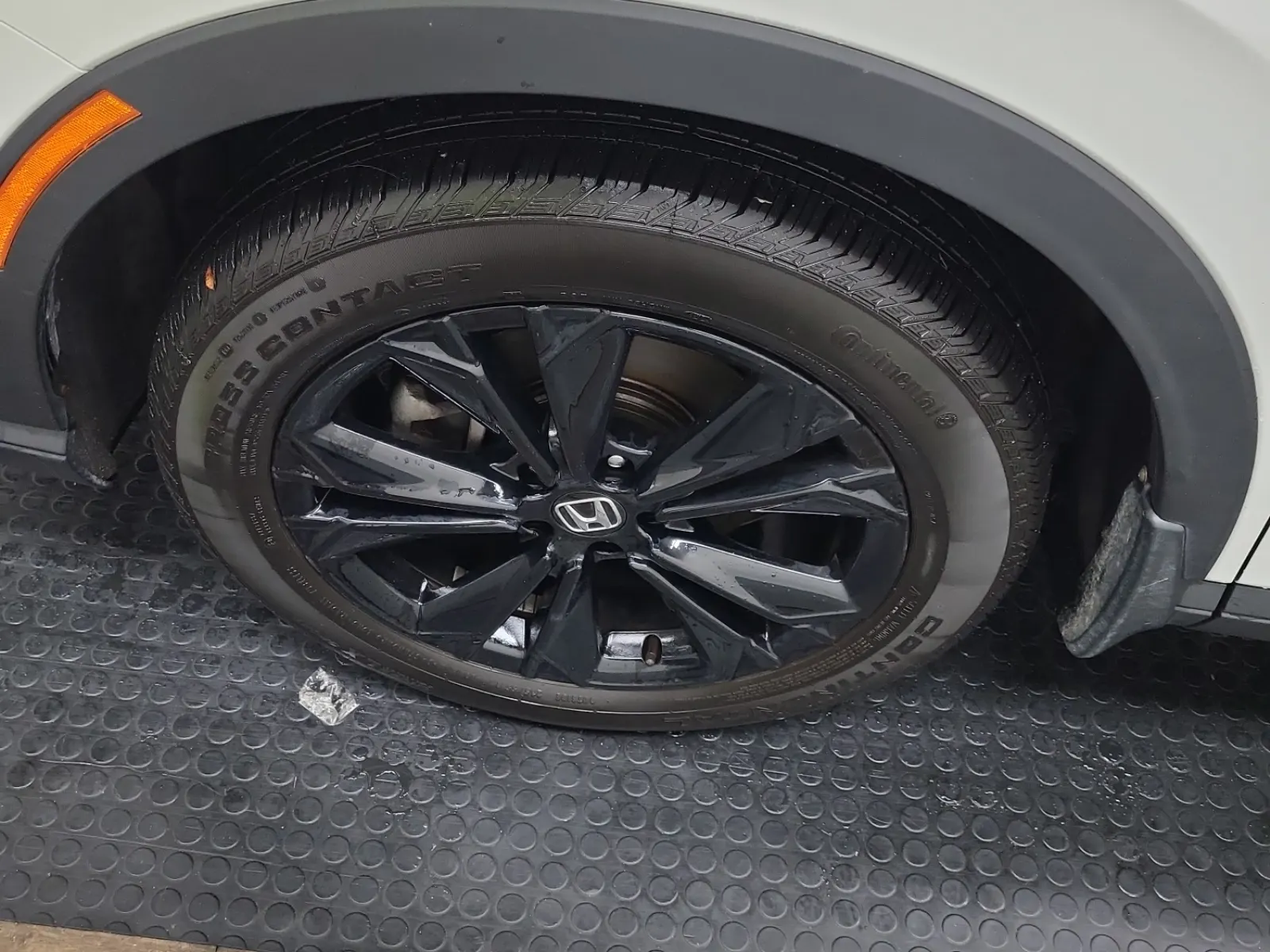 Front driver wheel/tire photo